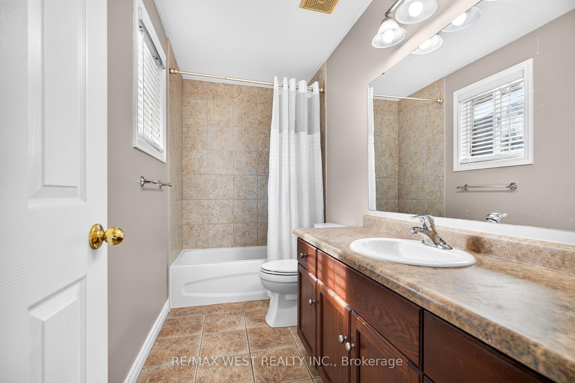 Photo 8 of 72 Etherington Crescent, Hamilton, Binbrook — HOMEH