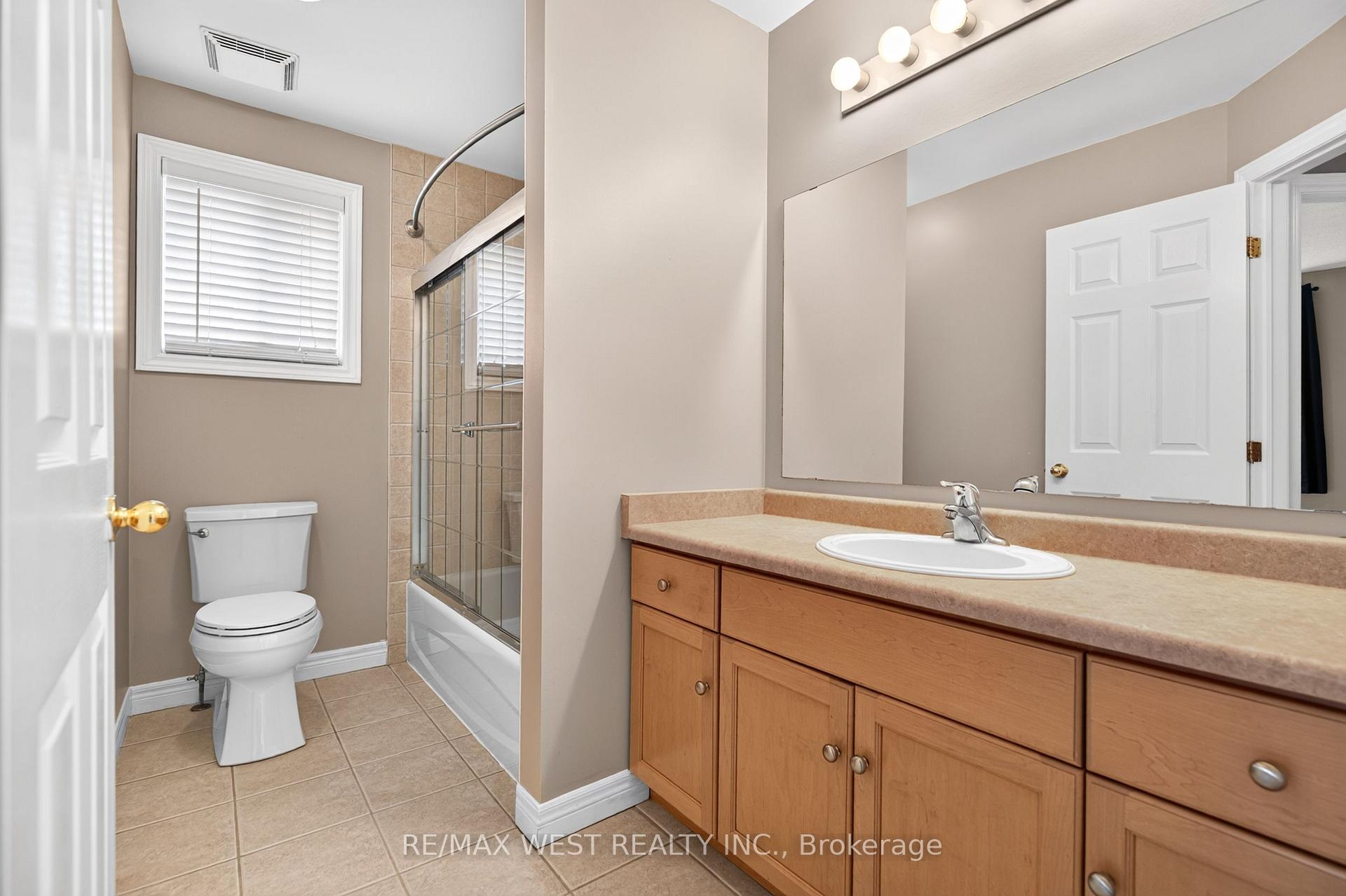 Photo 12 of 72 Etherington Crescent, Hamilton, Binbrook — HOMEH