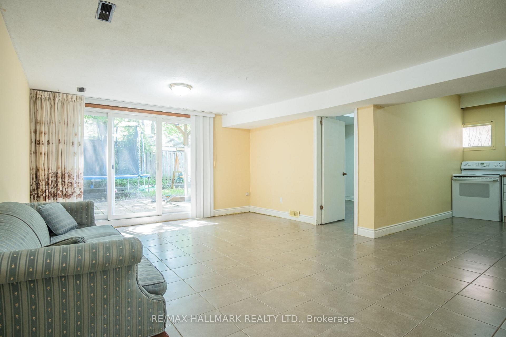 Photo 3 of Unit Basement, 399 Lawrence Avenue W, Toronto, Bedford Park-Nortown — HOMEH