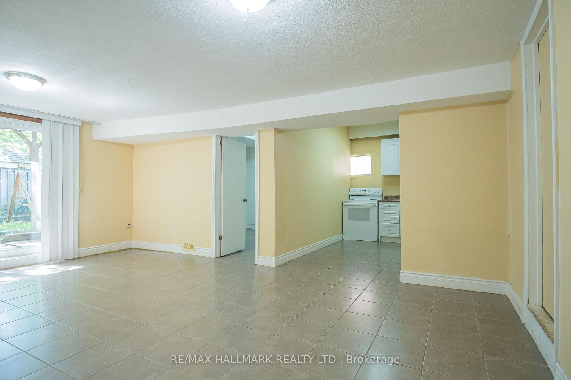 Photo 4 of Unit Basement, 399 Lawrence Avenue W, Toronto, Bedford Park-Nortown — HOMEH