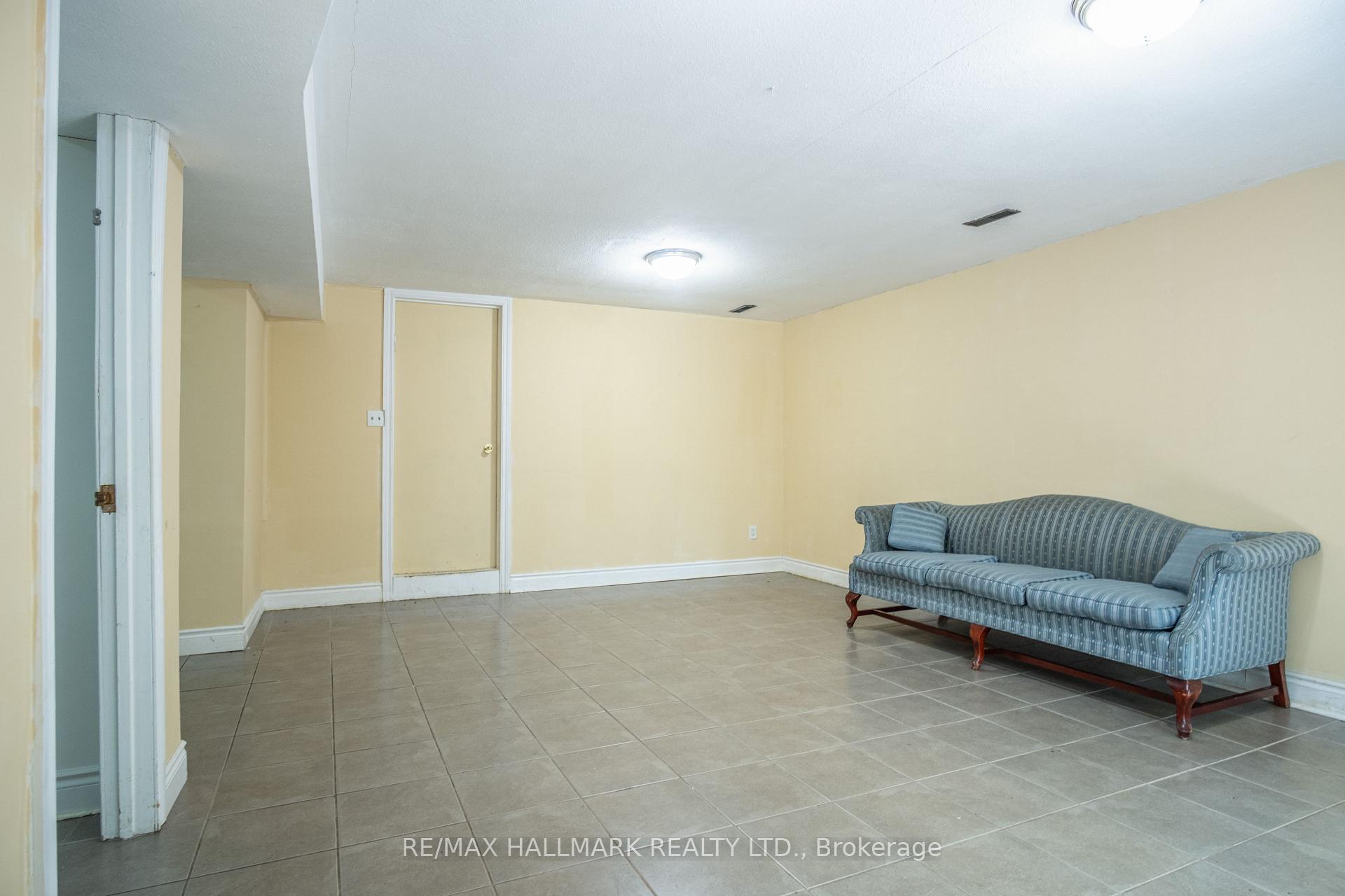 Photo 5 of Unit Basement, 399 Lawrence Avenue W, Toronto, Bedford Park-Nortown — HOMEH