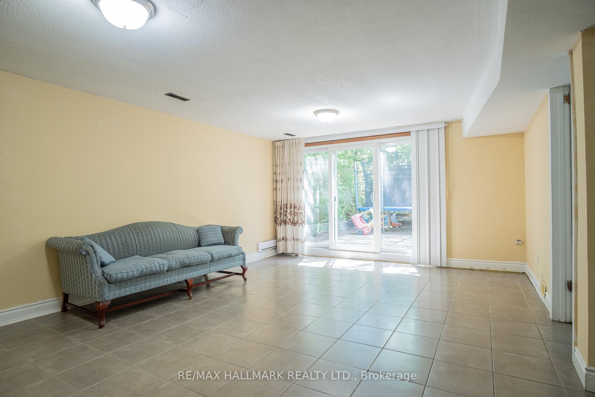 Photo 7 of Unit Basement, 399 Lawrence Avenue W, Toronto, Bedford Park-Nortown — HOMEH