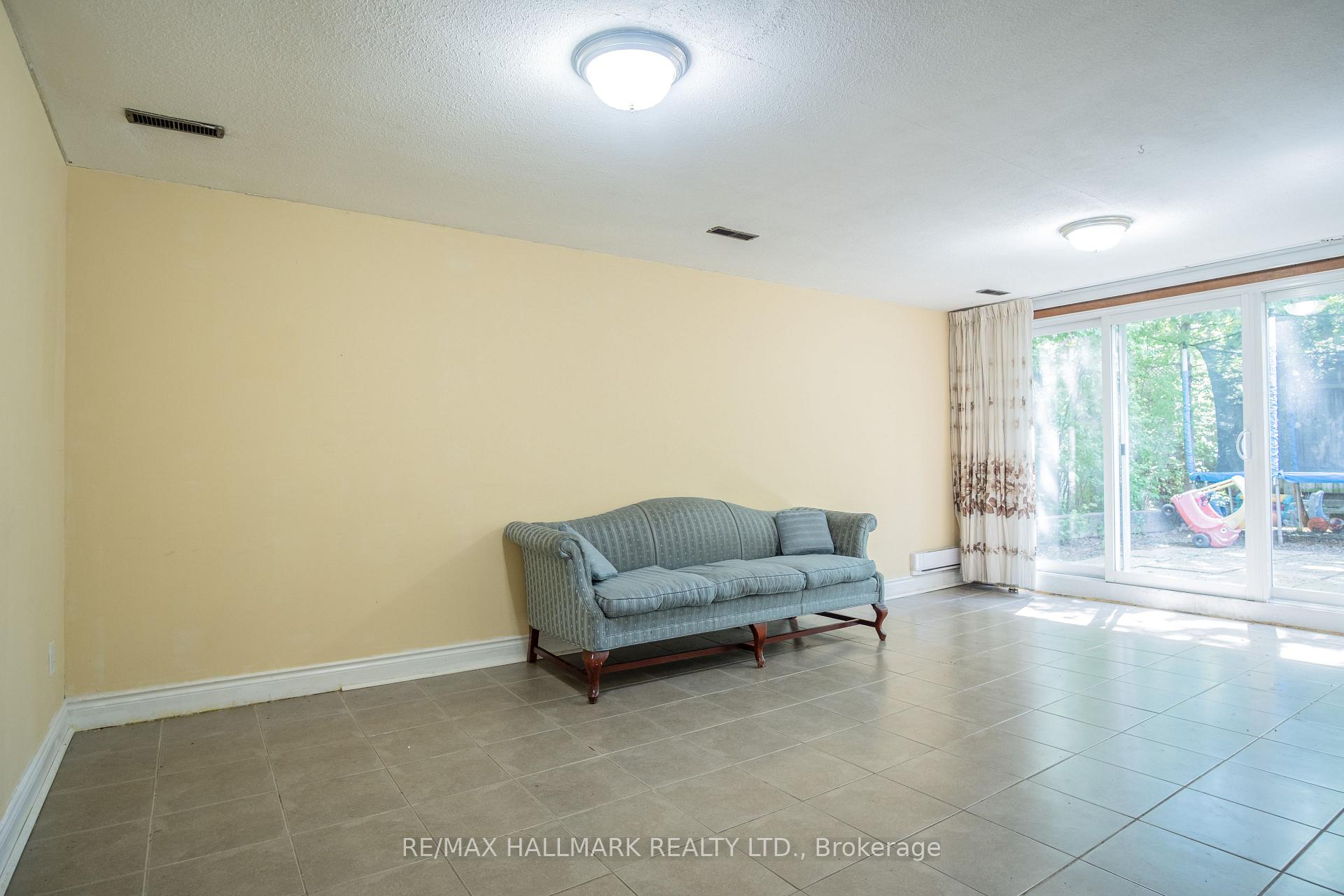 Photo 8 of Unit Basement, 399 Lawrence Avenue W, Toronto, Bedford Park-Nortown — HOMEH