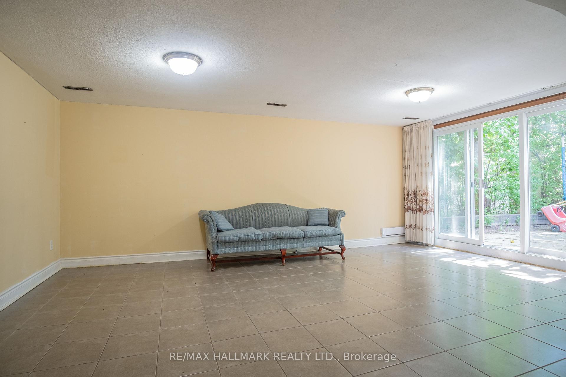 Photo 10 of Unit Basement, 399 Lawrence Avenue W, Toronto, Bedford Park-Nortown — HOMEH