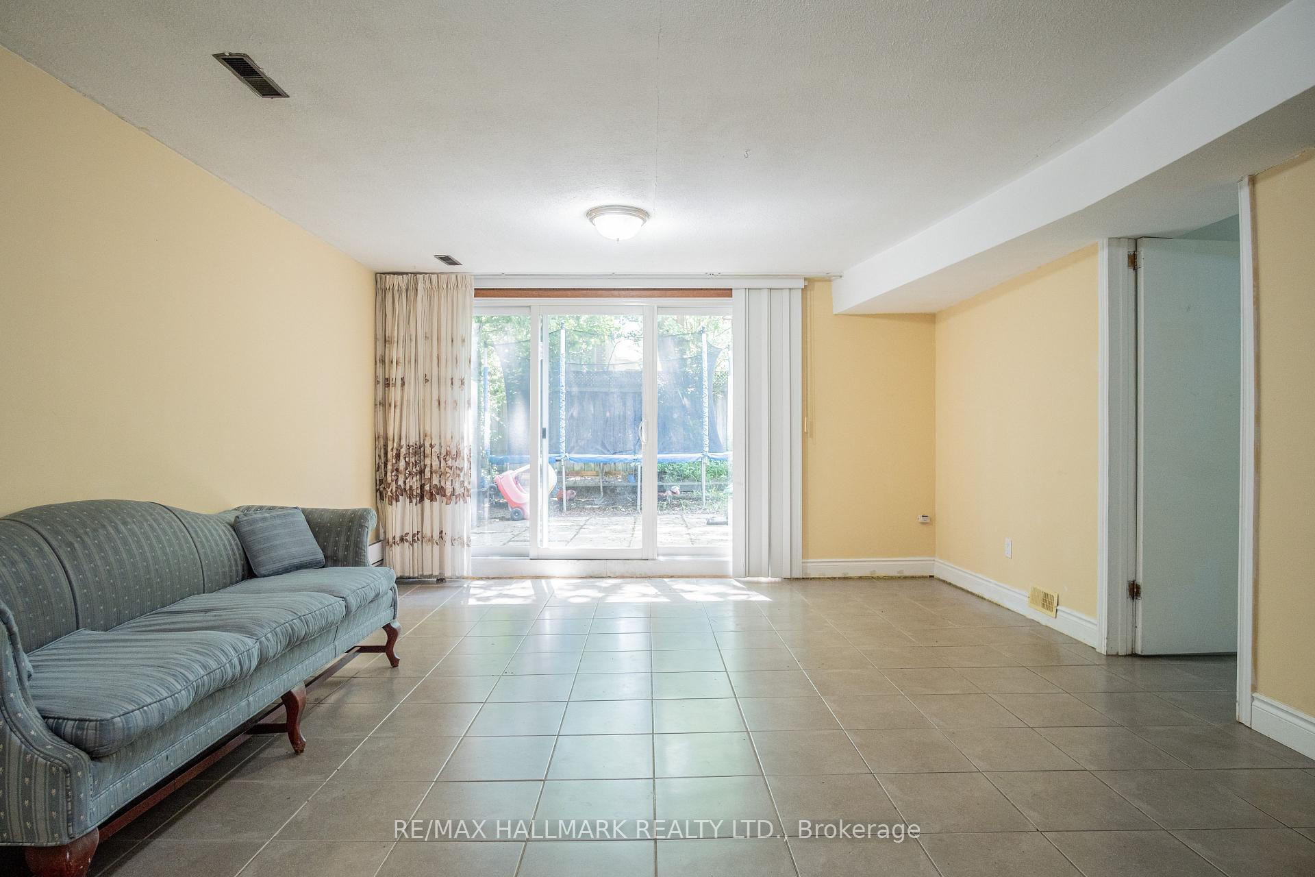 Photo 11 of Unit Basement, 399 Lawrence Avenue W, Toronto, Bedford Park-Nortown — HOMEH