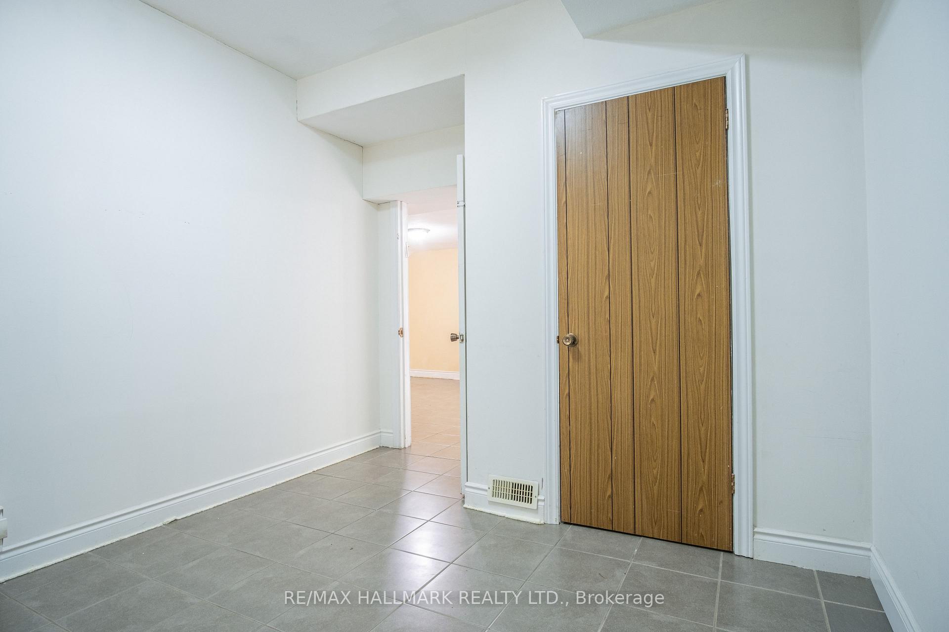 Photo 13 of Unit Basement, 399 Lawrence Avenue W, Toronto, Bedford Park-Nortown — HOMEH
