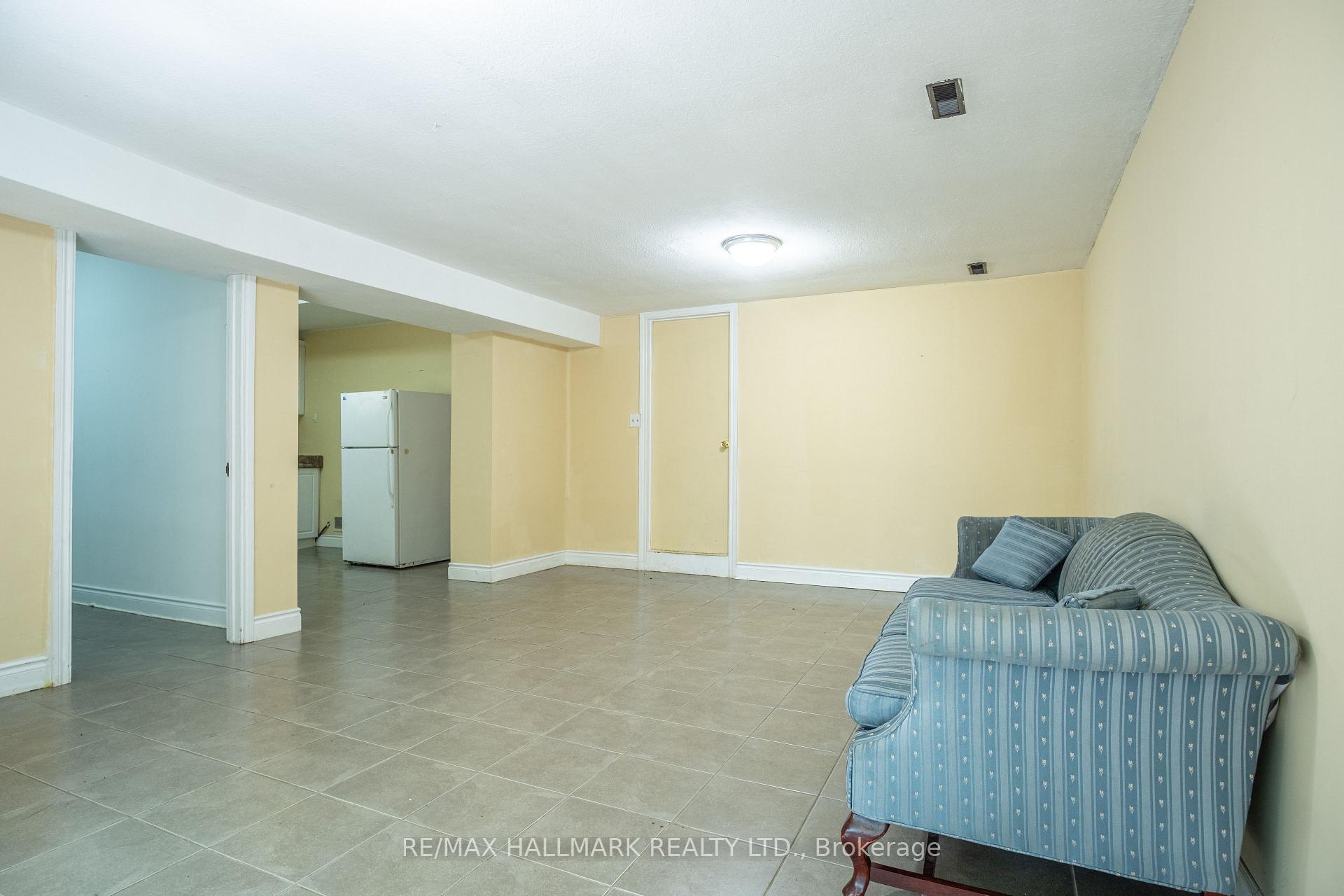 Photo 14 of Unit Basement, 399 Lawrence Avenue W, Toronto, Bedford Park-Nortown — HOMEH