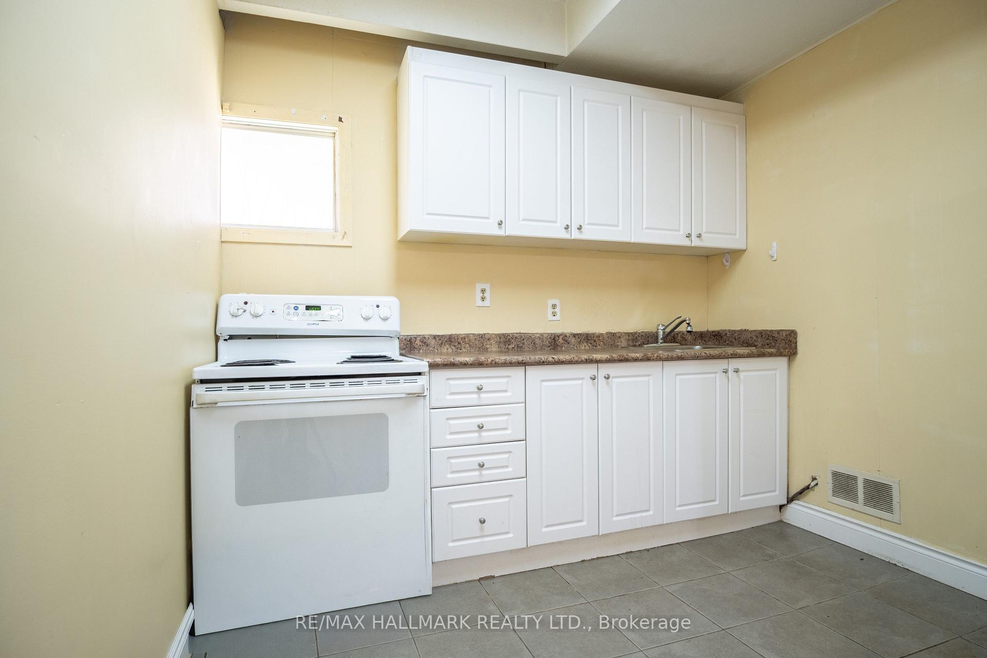 Photo 15 of Unit Basement, 399 Lawrence Avenue W, Toronto, Bedford Park-Nortown — HOMEH