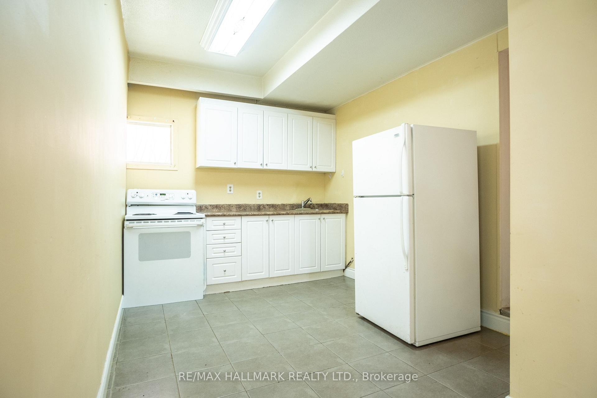 Photo 16 of Unit Basement, 399 Lawrence Avenue W, Toronto, Bedford Park-Nortown — HOMEH