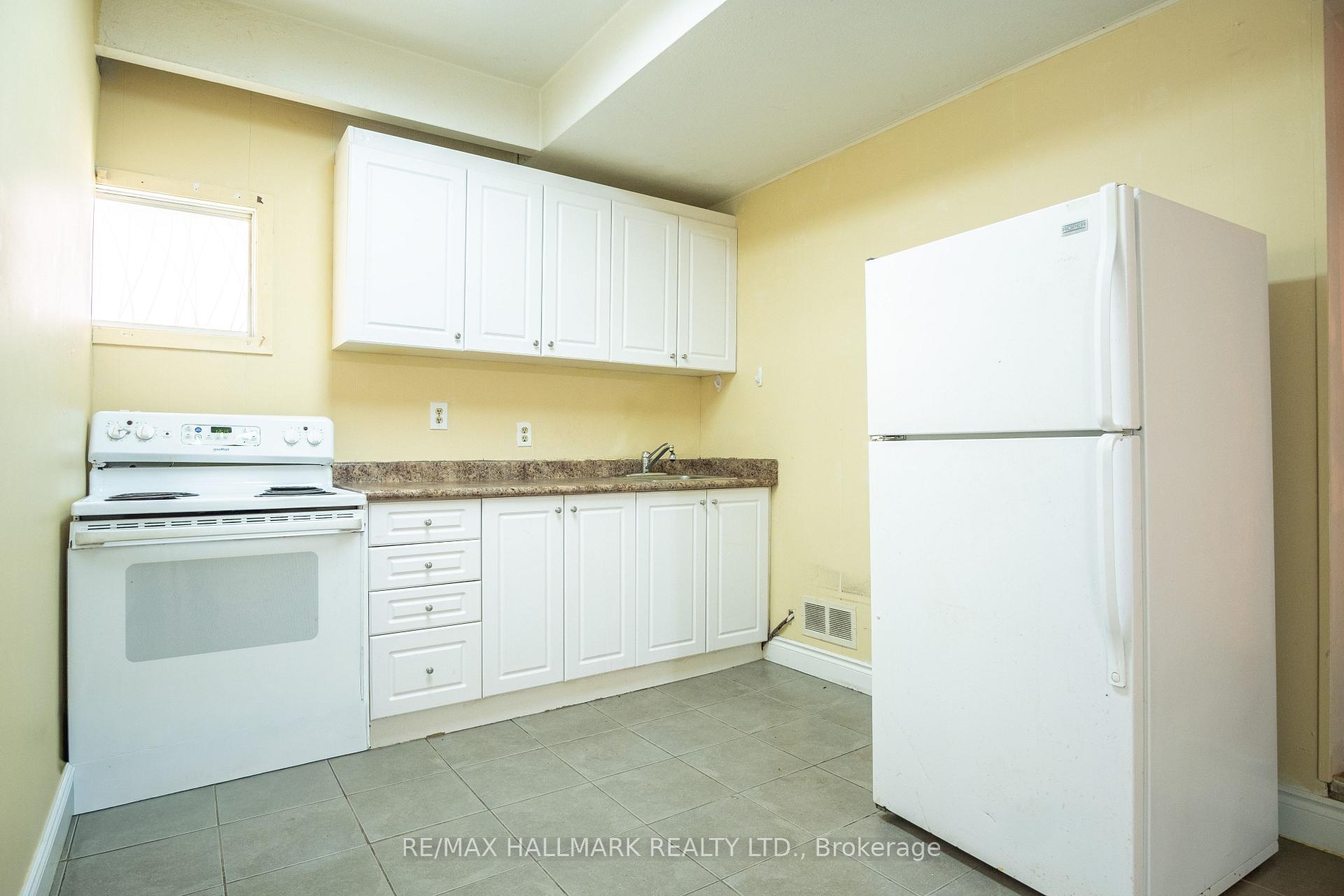 Photo 17 of Unit Basement, 399 Lawrence Avenue W, Toronto, Bedford Park-Nortown — HOMEH