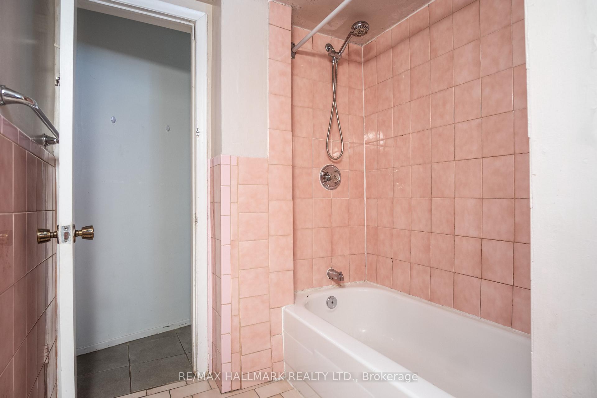 Photo 19 of Unit Basement, 399 Lawrence Avenue W, Toronto, Bedford Park-Nortown — HOMEH
