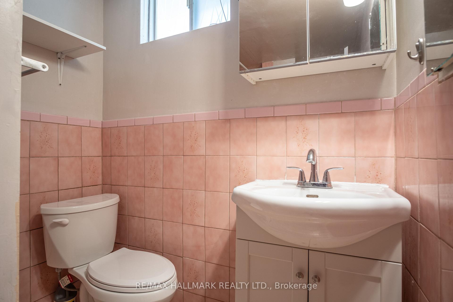 Photo 20 of Unit Basement, 399 Lawrence Avenue W, Toronto, Bedford Park-Nortown — HOMEH