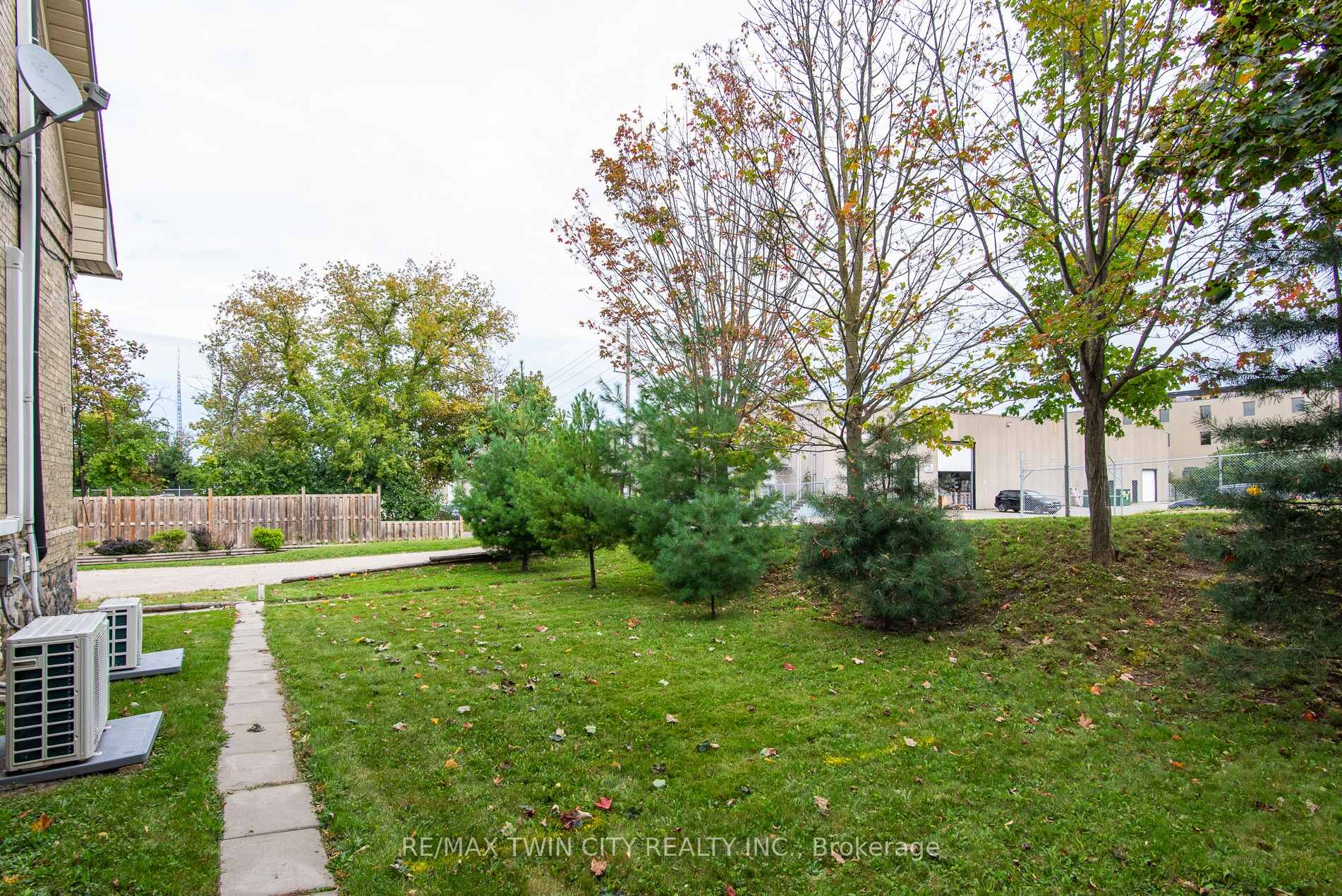 Photo 6 of 94 Margaret Avenue, Kitchener, Mount Hope Huron Park — HOMEH