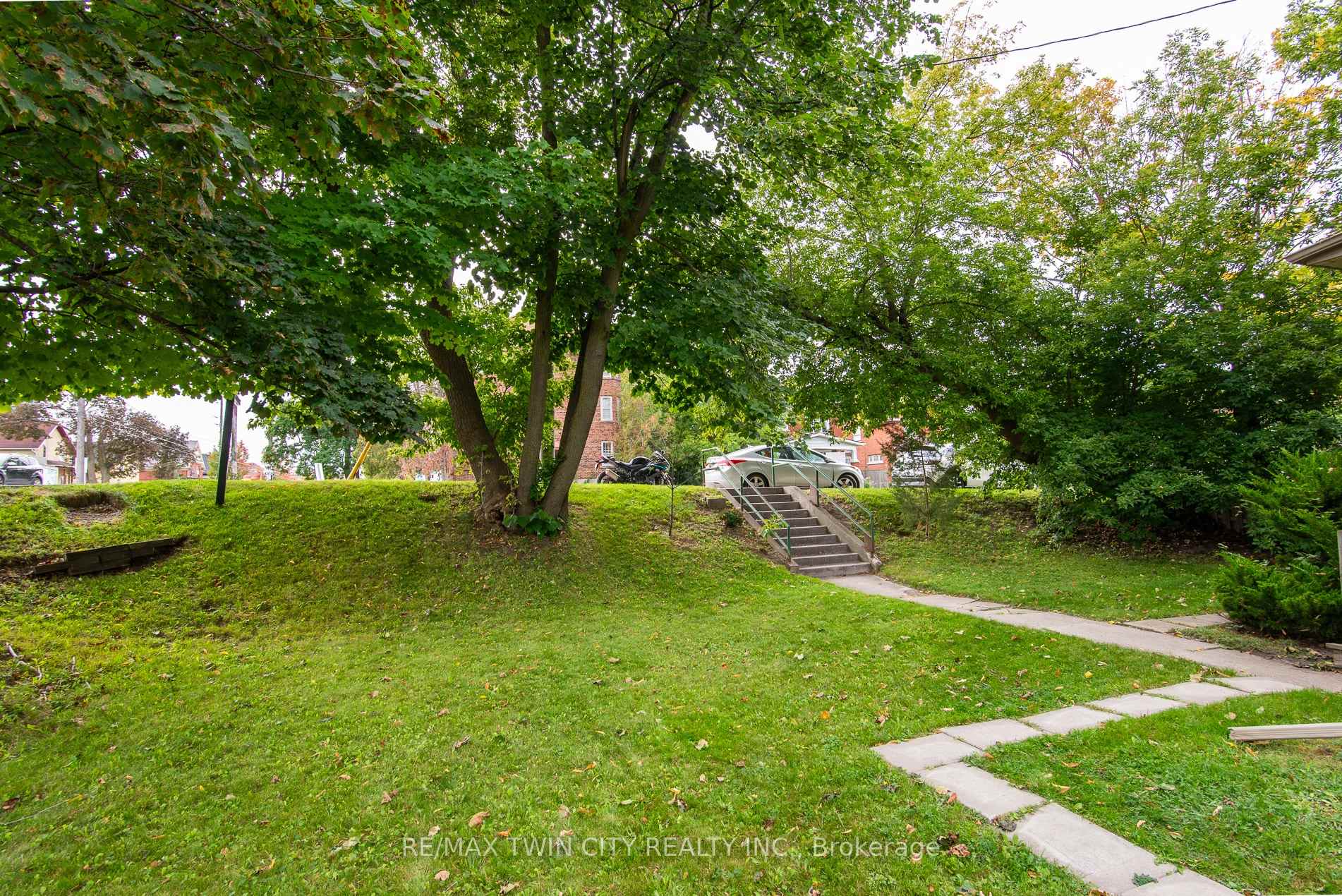 Photo 7 of 94 Margaret Avenue, Kitchener, Mount Hope Huron Park — HOMEH