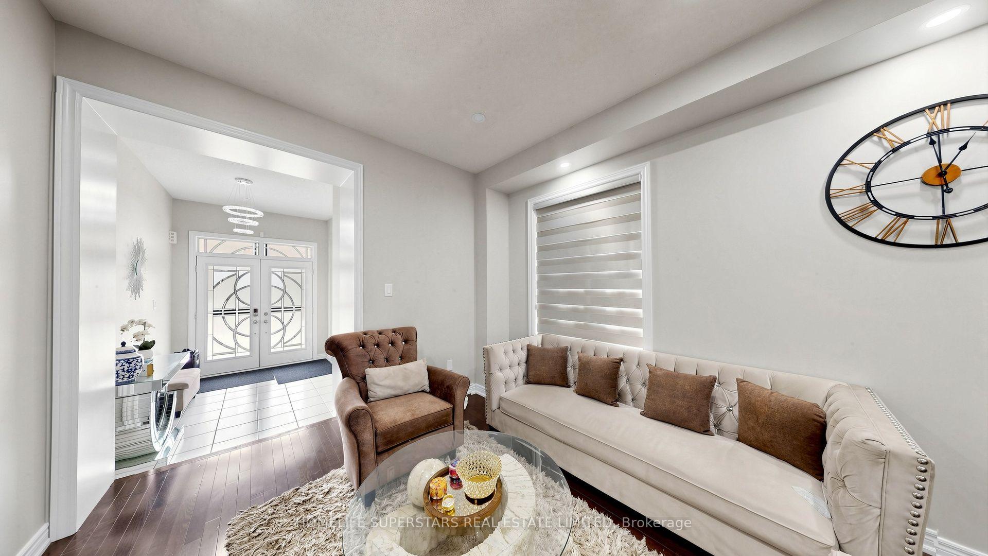 Photo 3 of 18 Oconnor Crescent, Brampton, Northwest Brampton — HOMEH