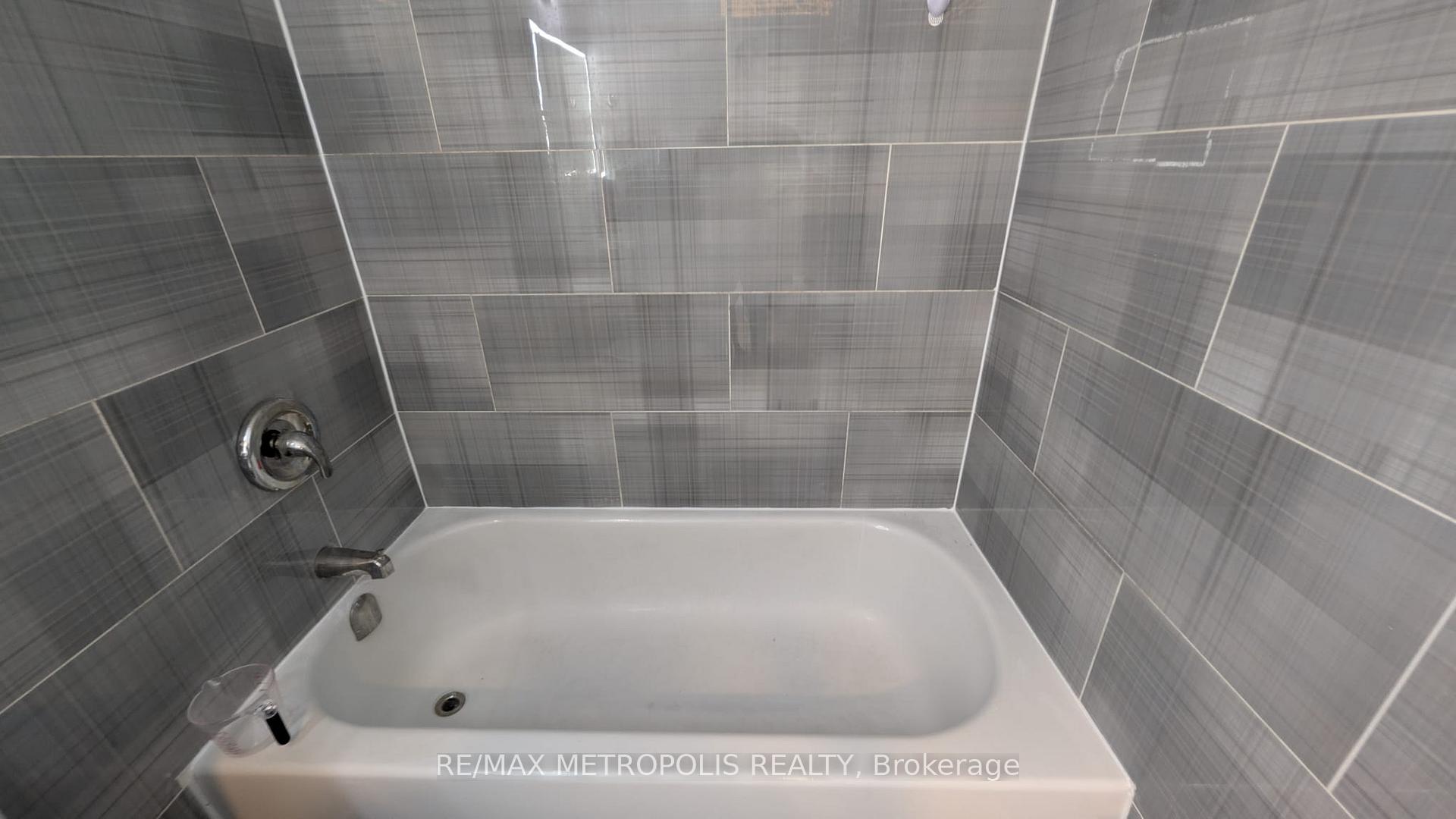 Photo 4 of Unit #607, 5 Massey Square, Toronto, Crescent Town — HOMEH