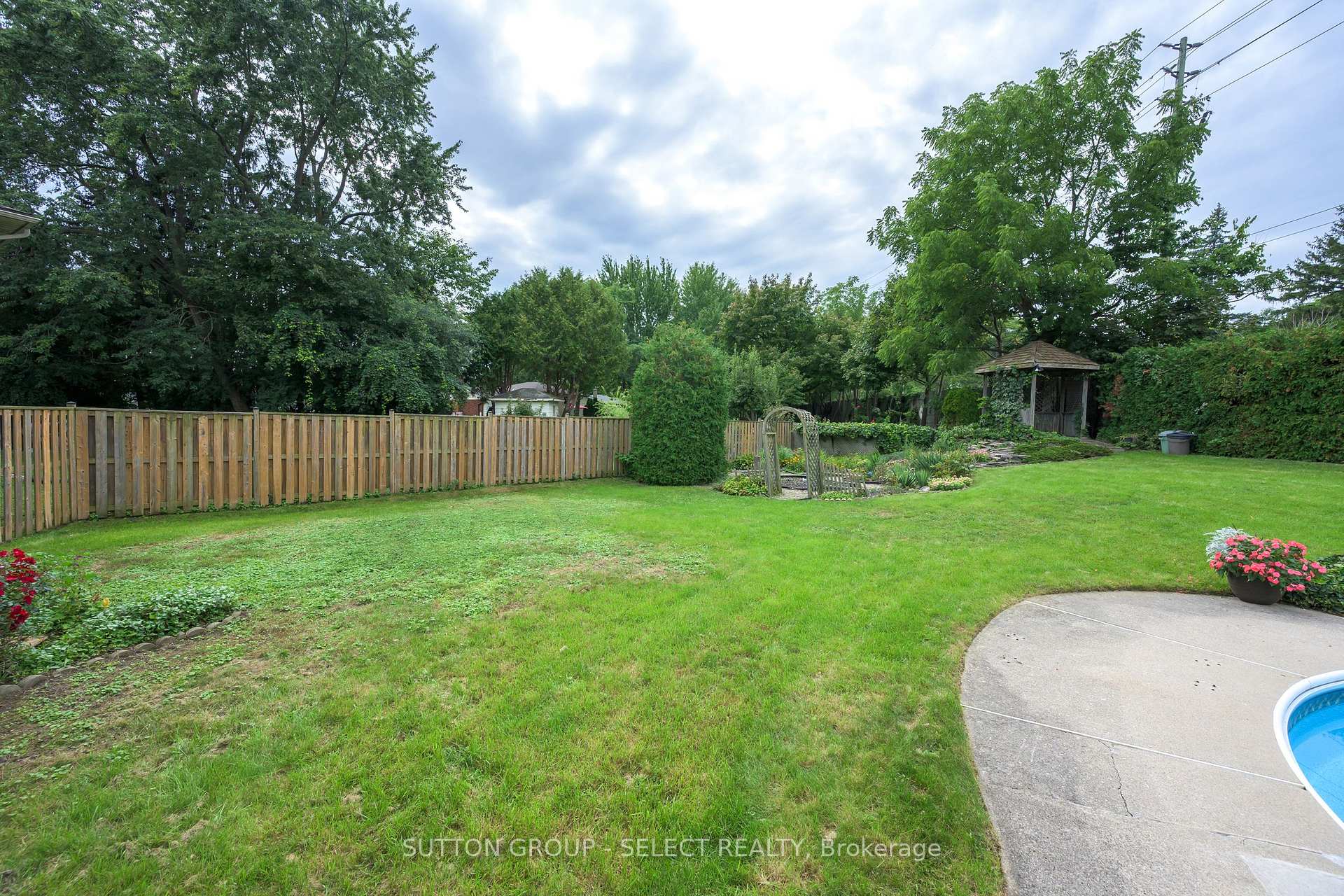 Photo 8 of 384 Eastcastle Place, London, North K — HOMEH
