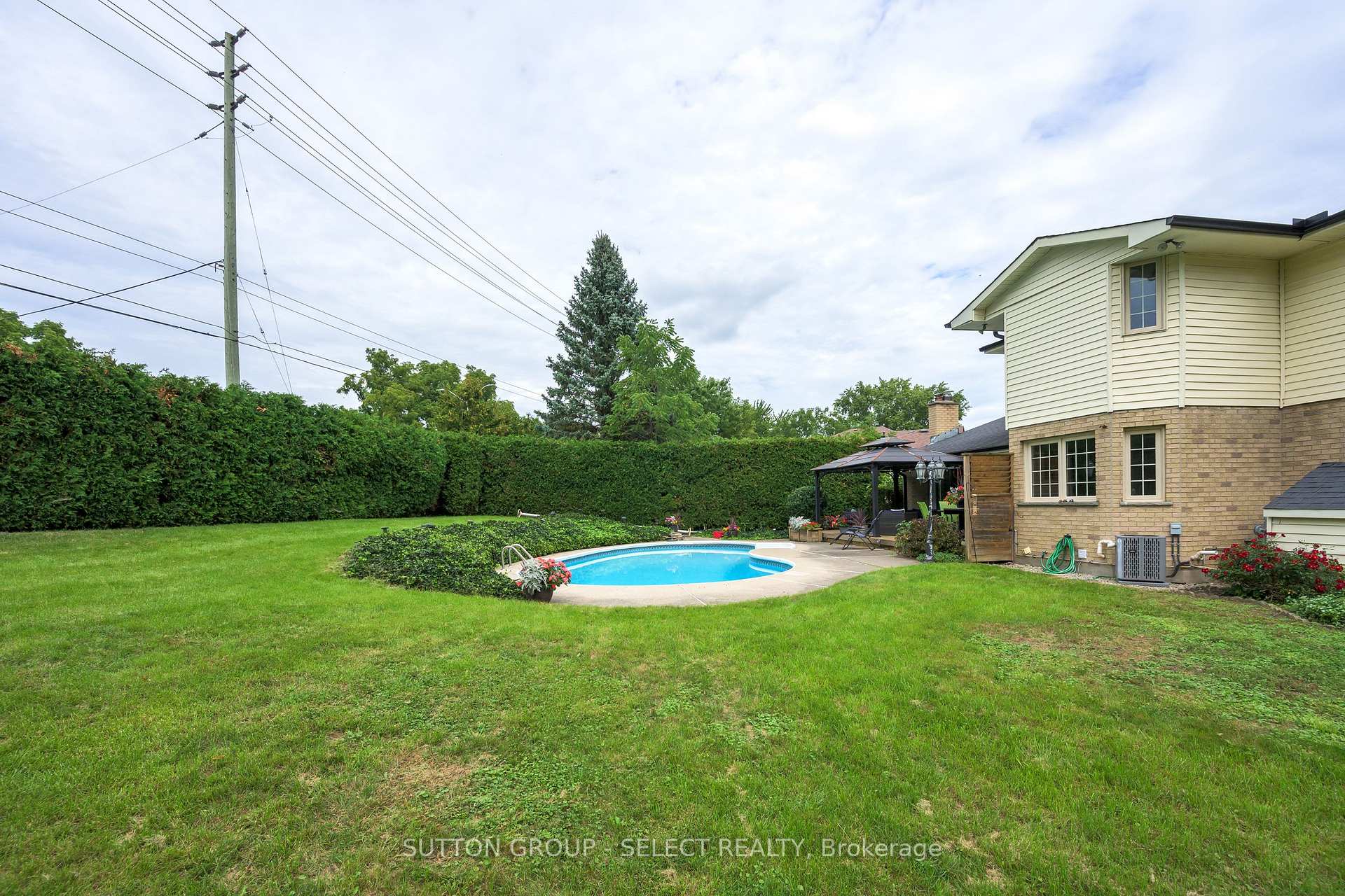 Photo 11 of 384 Eastcastle Place, London, North K — HOMEH