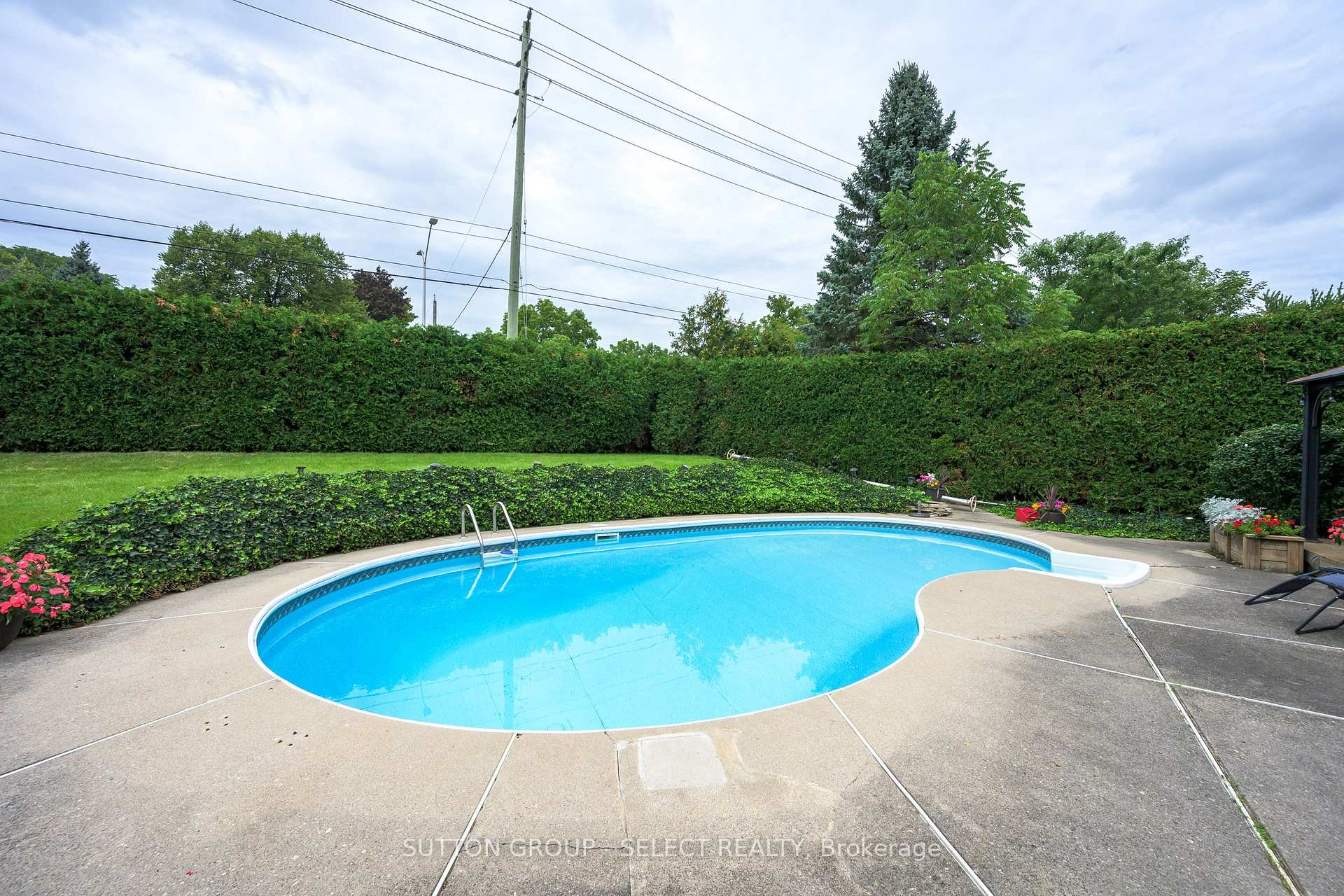 Photo 12 of 384 Eastcastle Place, London, North K — HOMEH