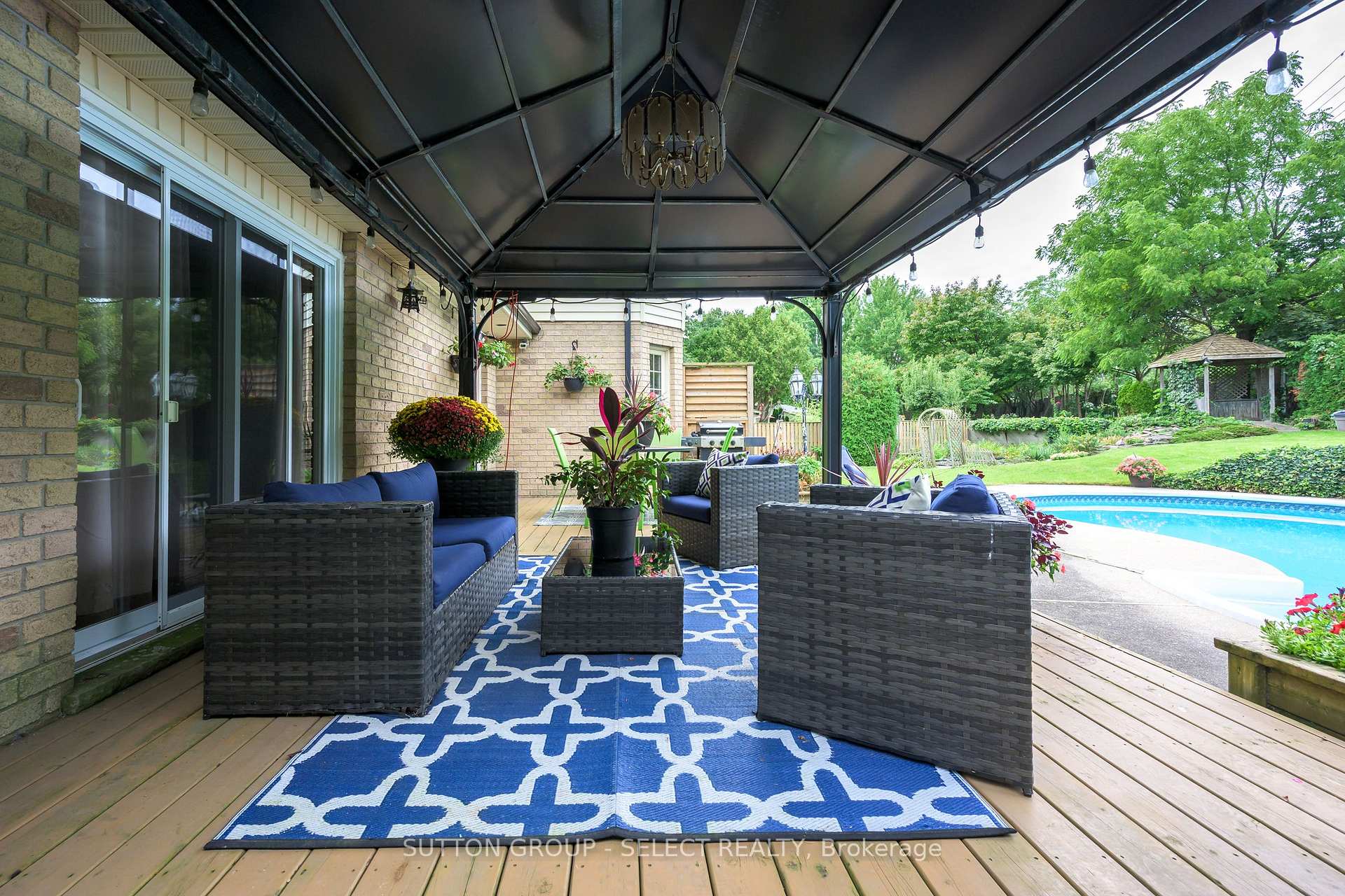 Photo 15 of 384 Eastcastle Place, London, North K — HOMEH