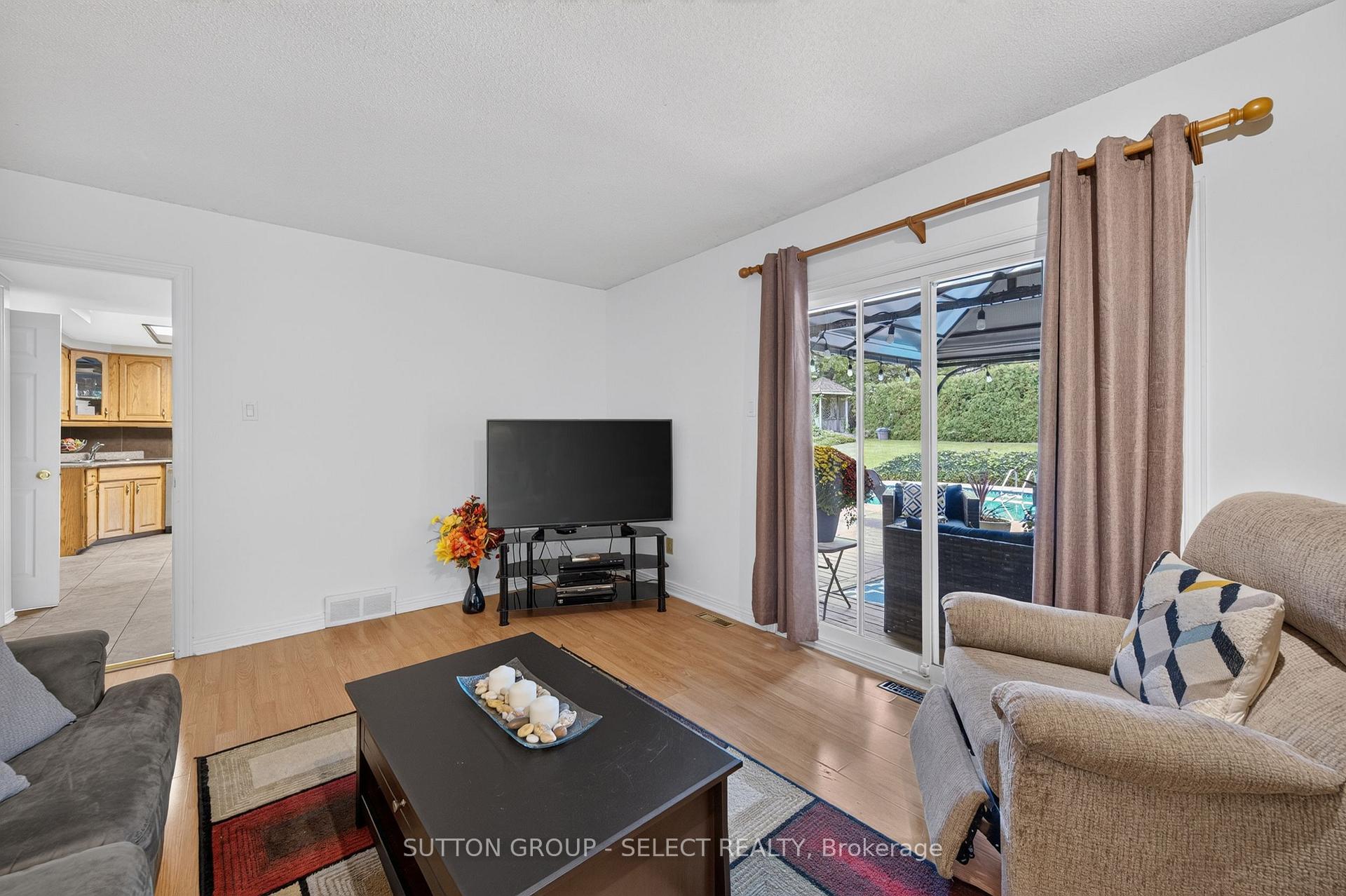 Photo 23 of 384 Eastcastle Place, London, North K — HOMEH