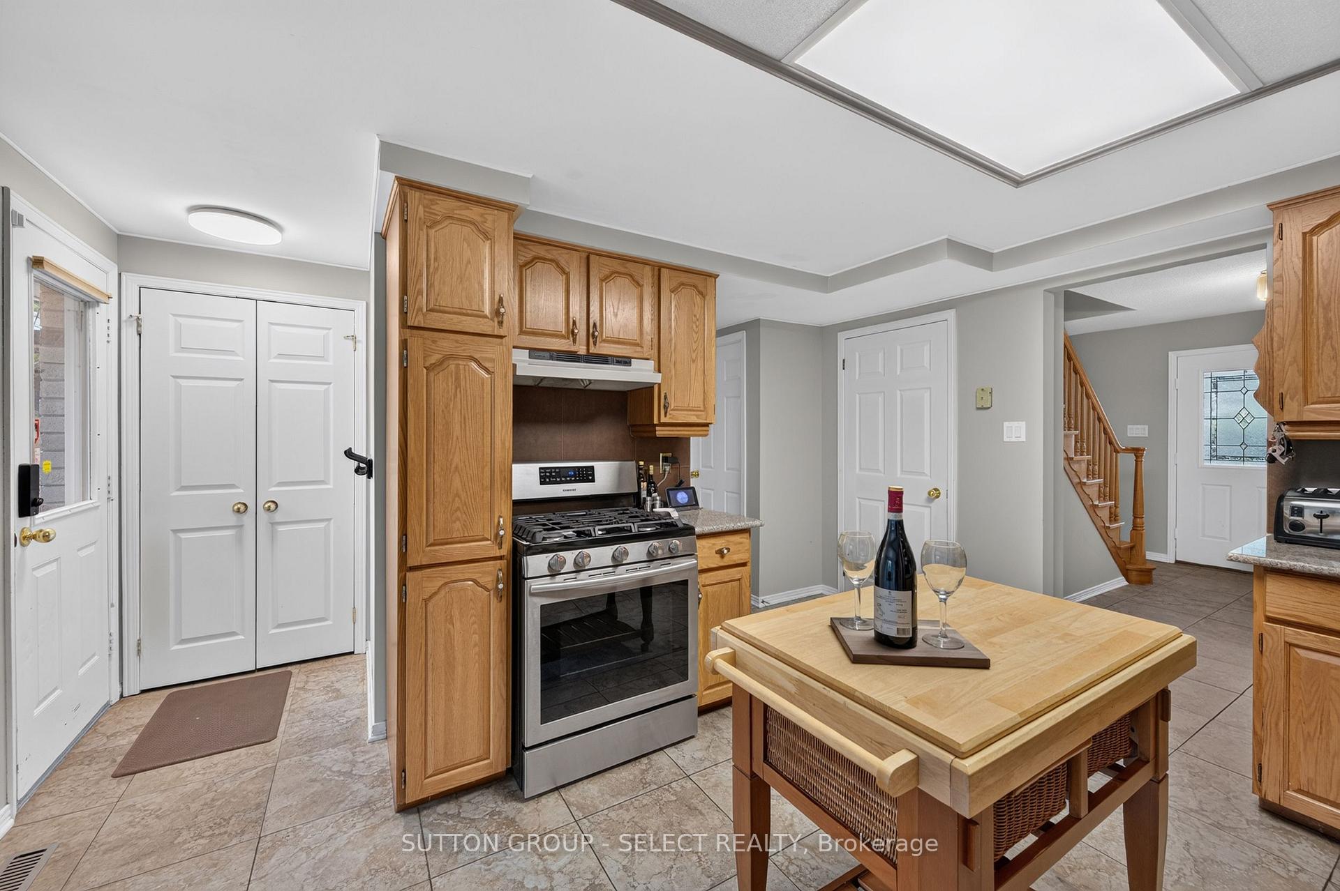 Photo 26 of 384 Eastcastle Place, London, North K — HOMEH