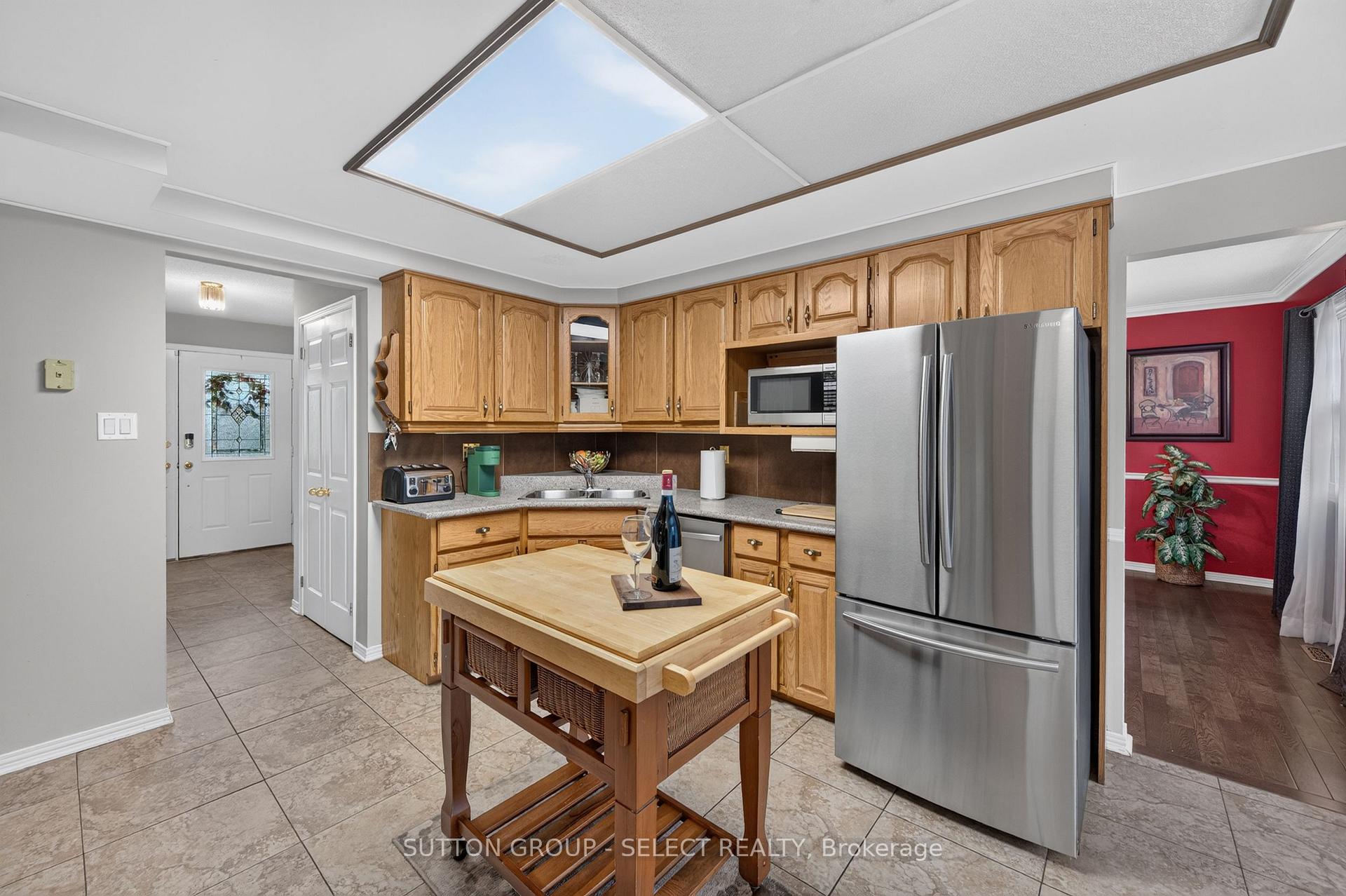 Photo 27 of 384 Eastcastle Place, London, North K — HOMEH