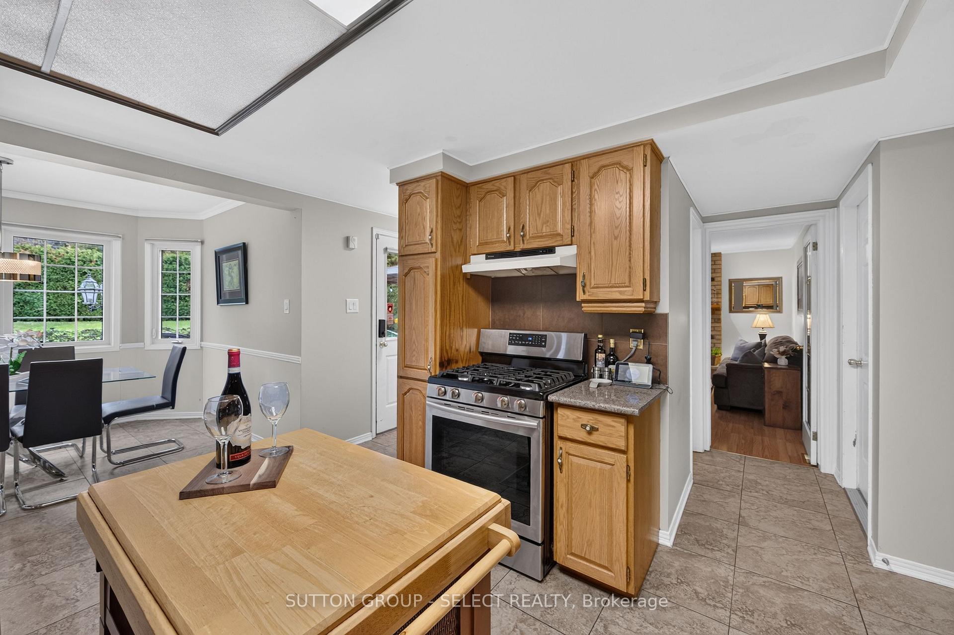 Photo 29 of 384 Eastcastle Place, London, North K — HOMEH