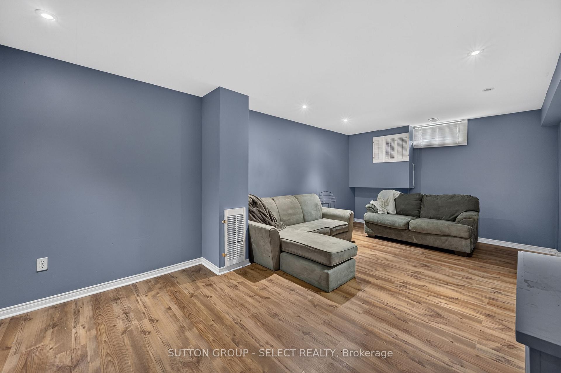 Photo 41 of 384 Eastcastle Place, London, North K — HOMEH