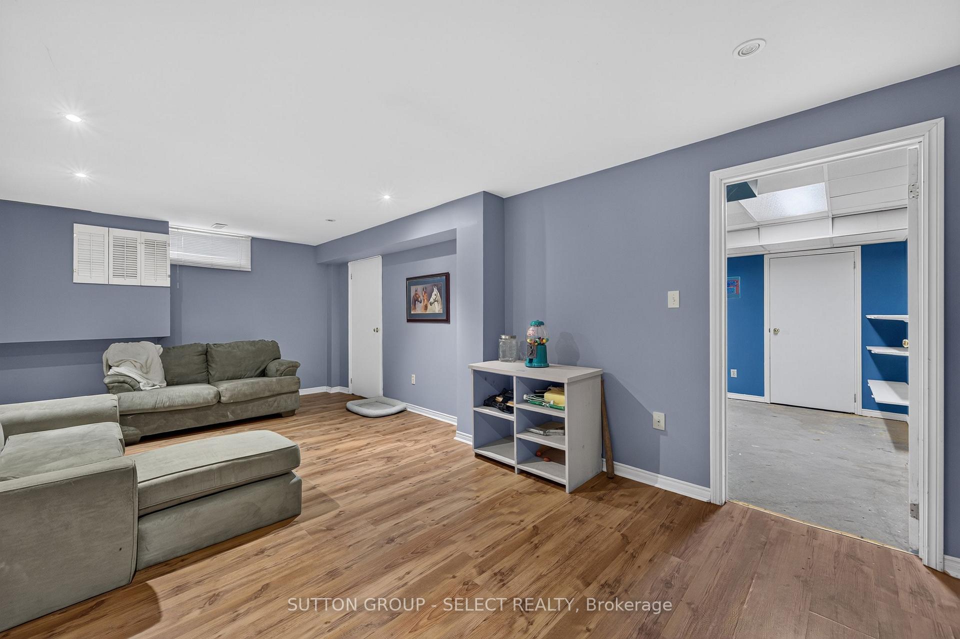 Photo 42 of 384 Eastcastle Place, London, North K — HOMEH