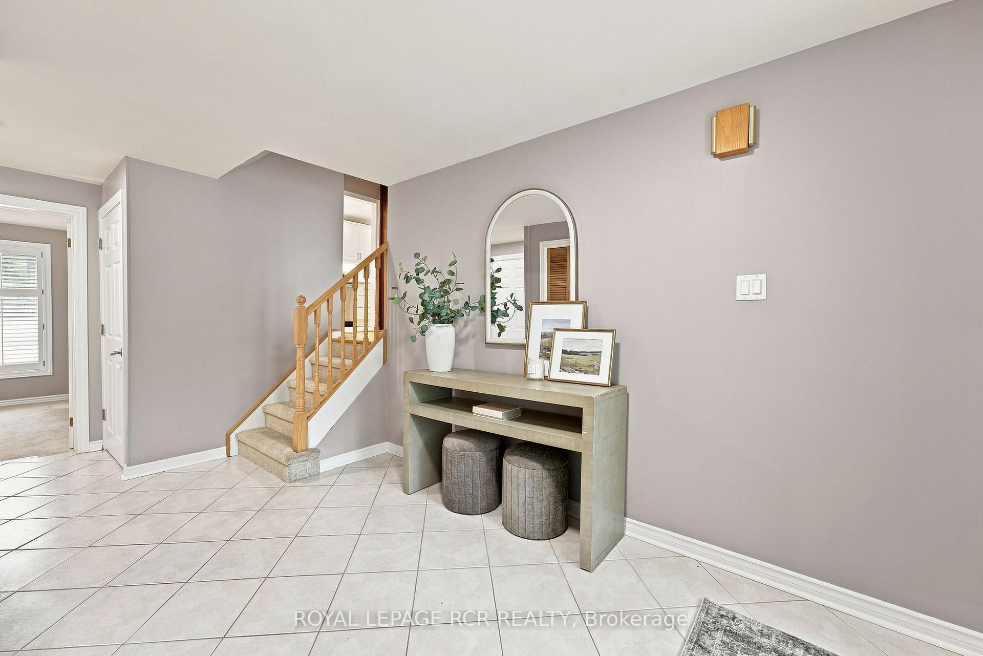 Photo 4 of 101 Hill Drive, Aurora, Aurora Heights — HOMEH