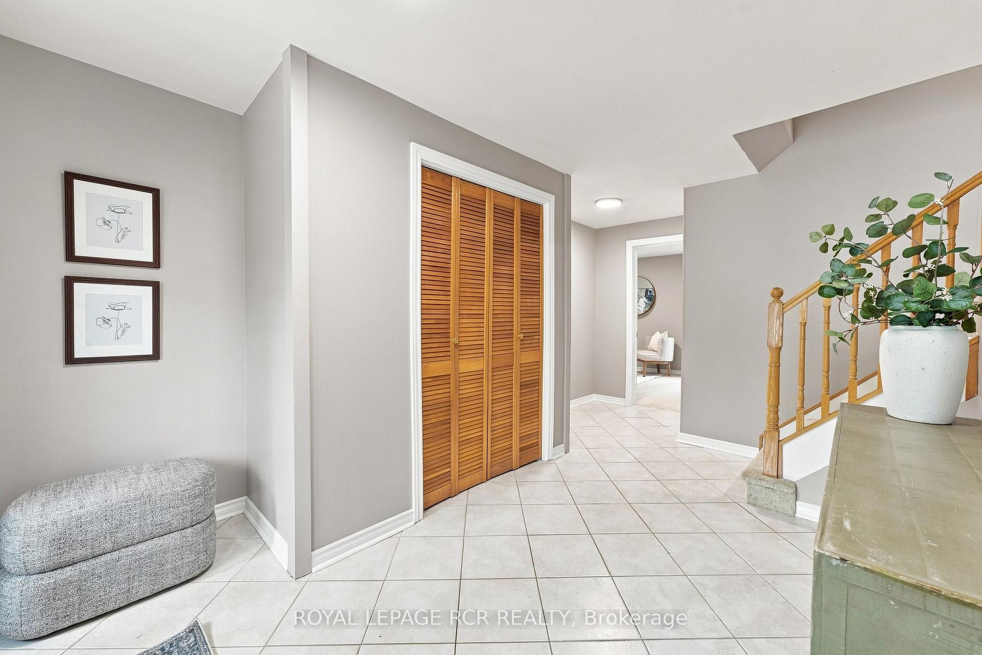 Photo 5 of 101 Hill Drive, Aurora, Aurora Heights — HOMEH