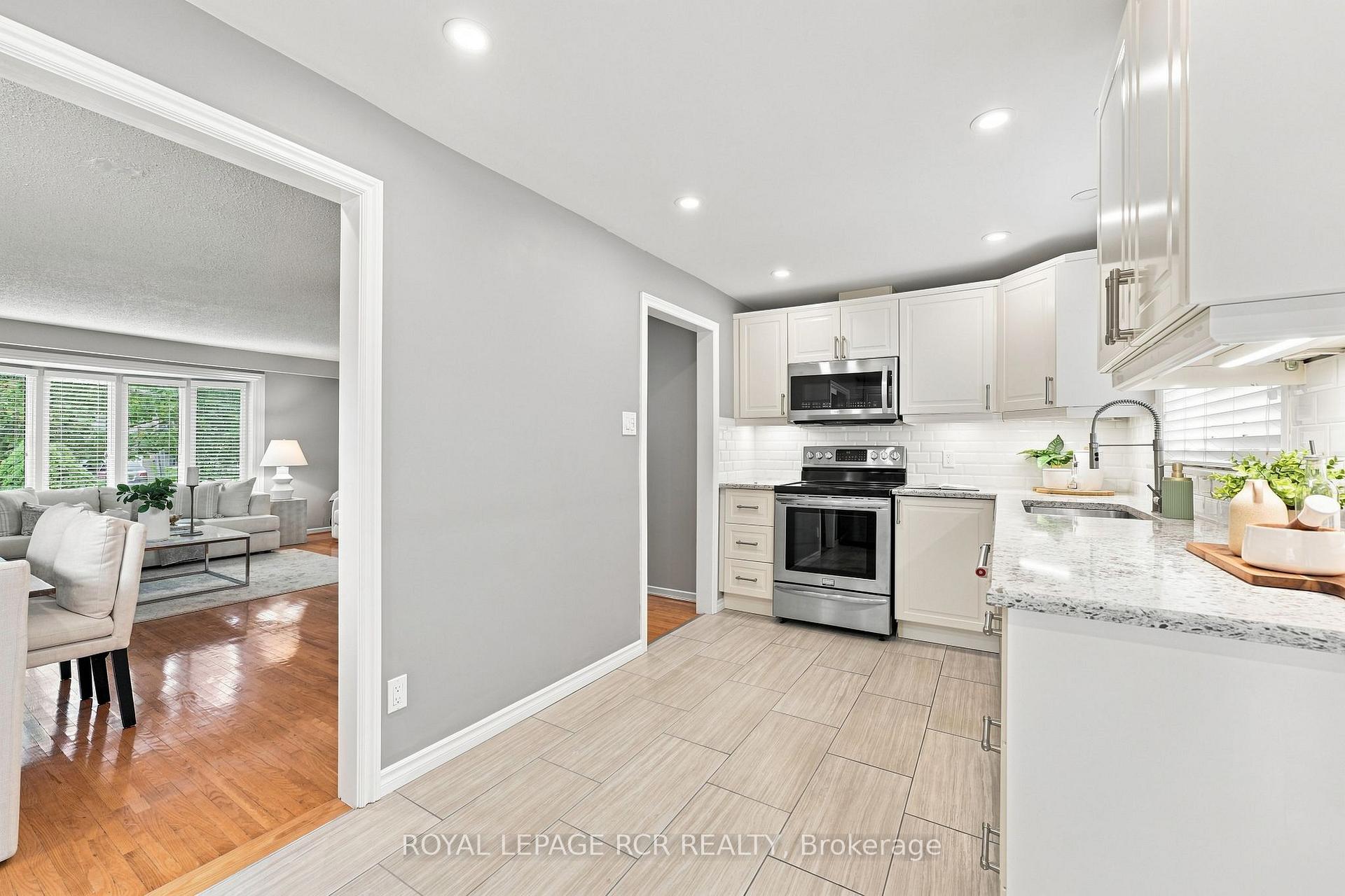 Photo 16 of 101 Hill Drive, Aurora, Aurora Heights — HOMEH
