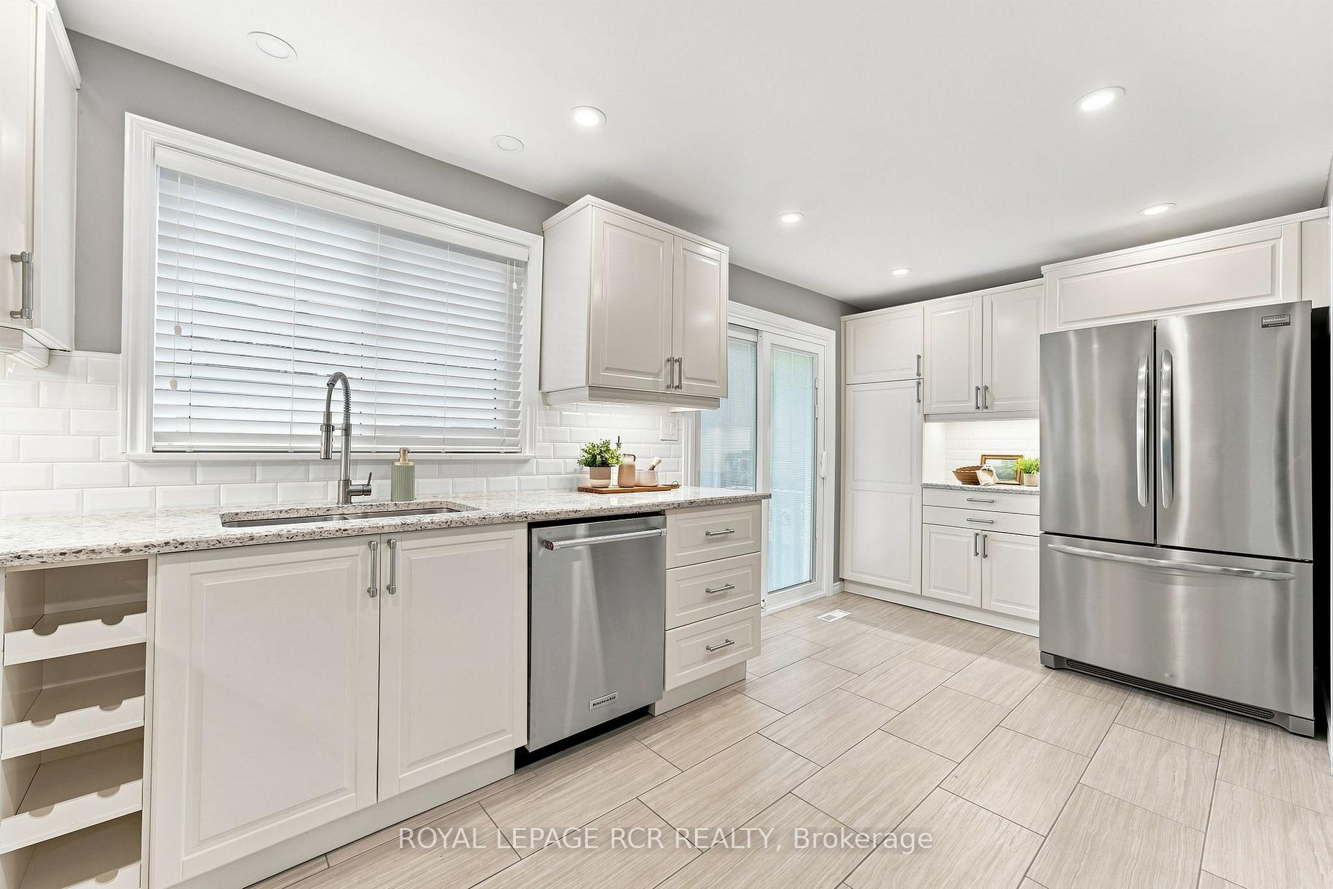 Photo 19 of 101 Hill Drive, Aurora, Aurora Heights — HOMEH