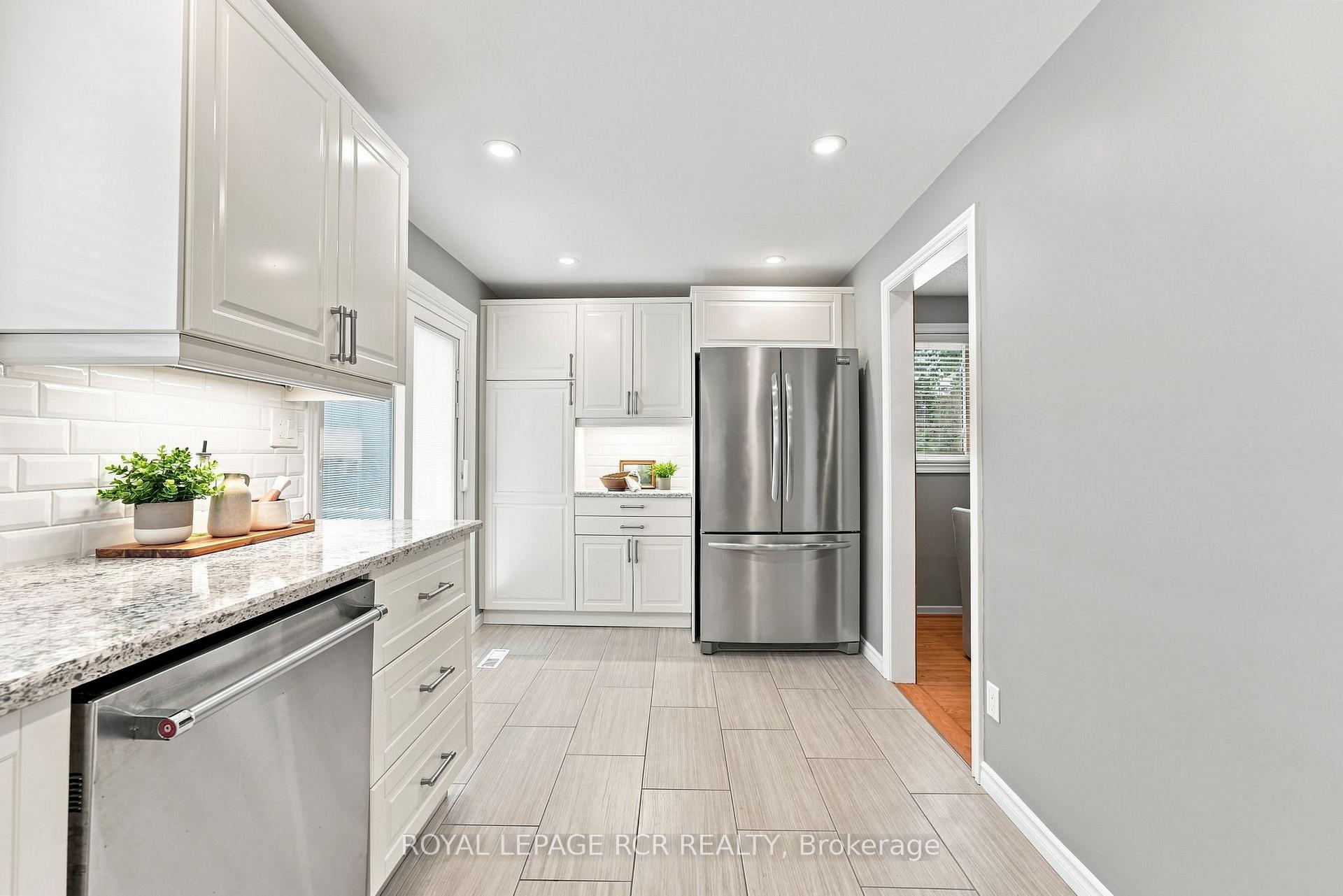 Photo 20 of 101 Hill Drive, Aurora, Aurora Heights — HOMEH
