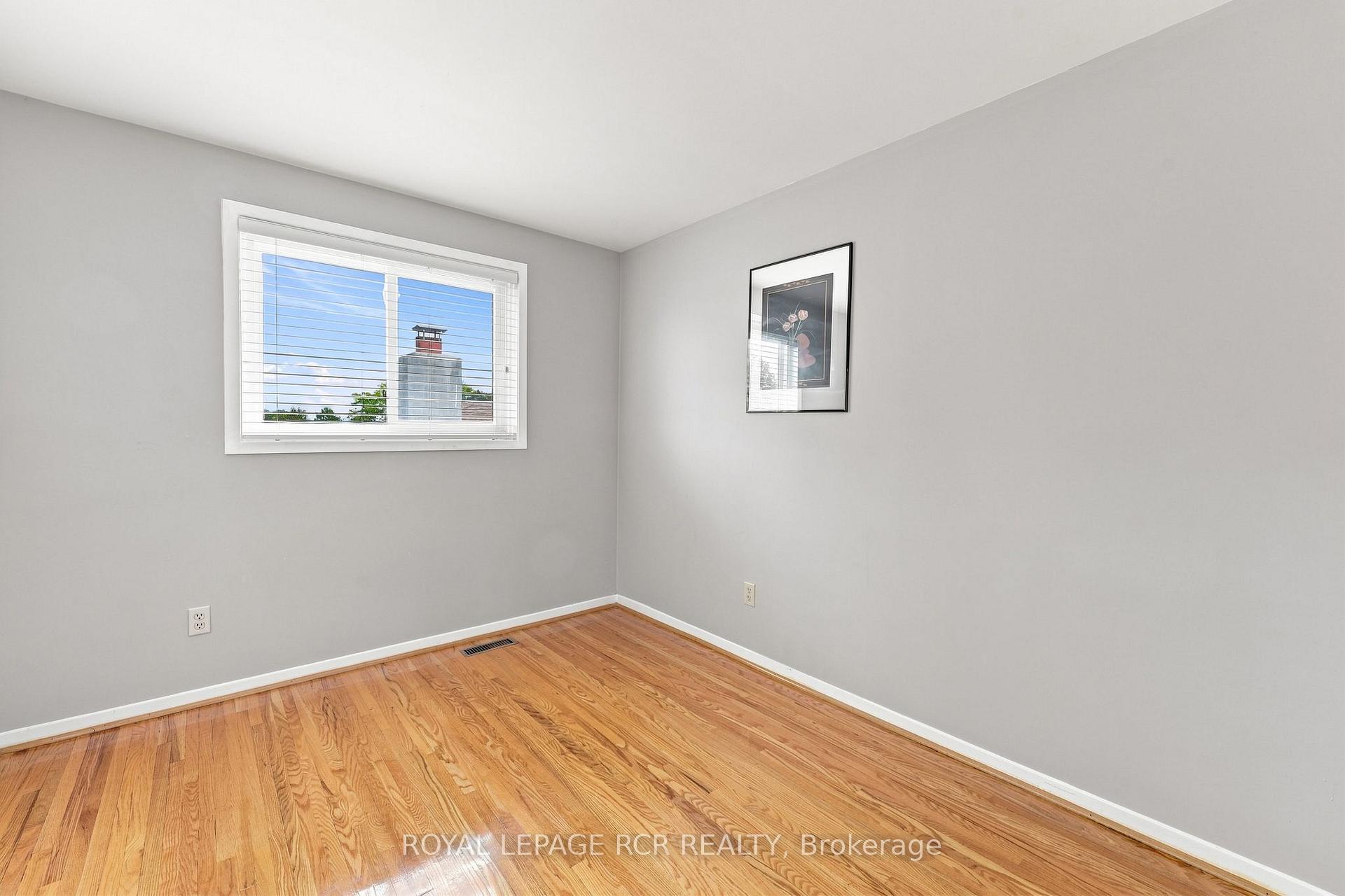 Photo 31 of 101 Hill Drive, Aurora, Aurora Heights — HOMEH