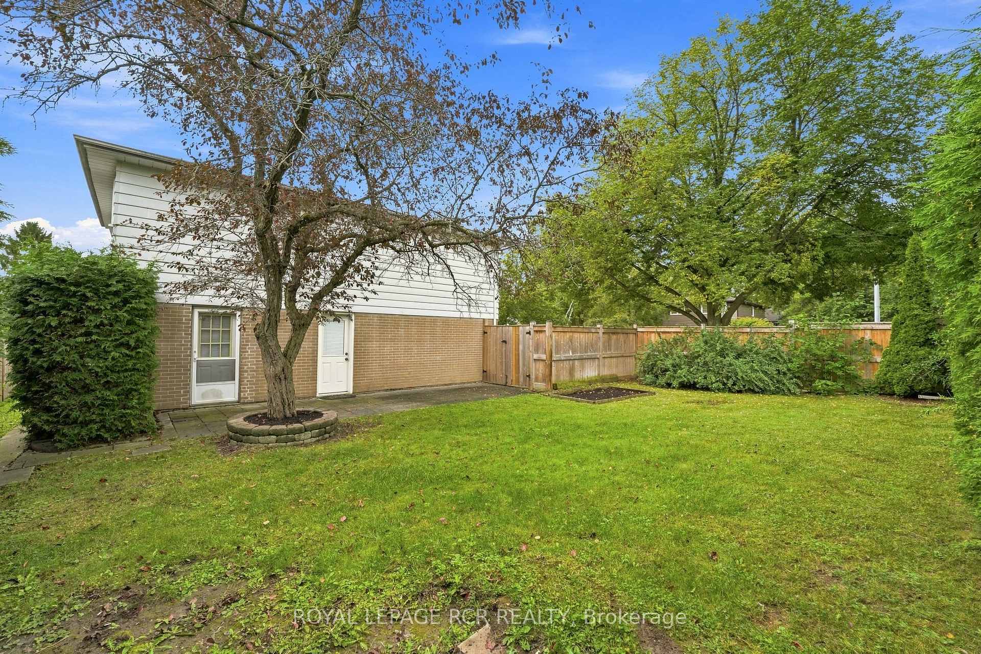 Photo 37 of 101 Hill Drive, Aurora, Aurora Heights — HOMEH