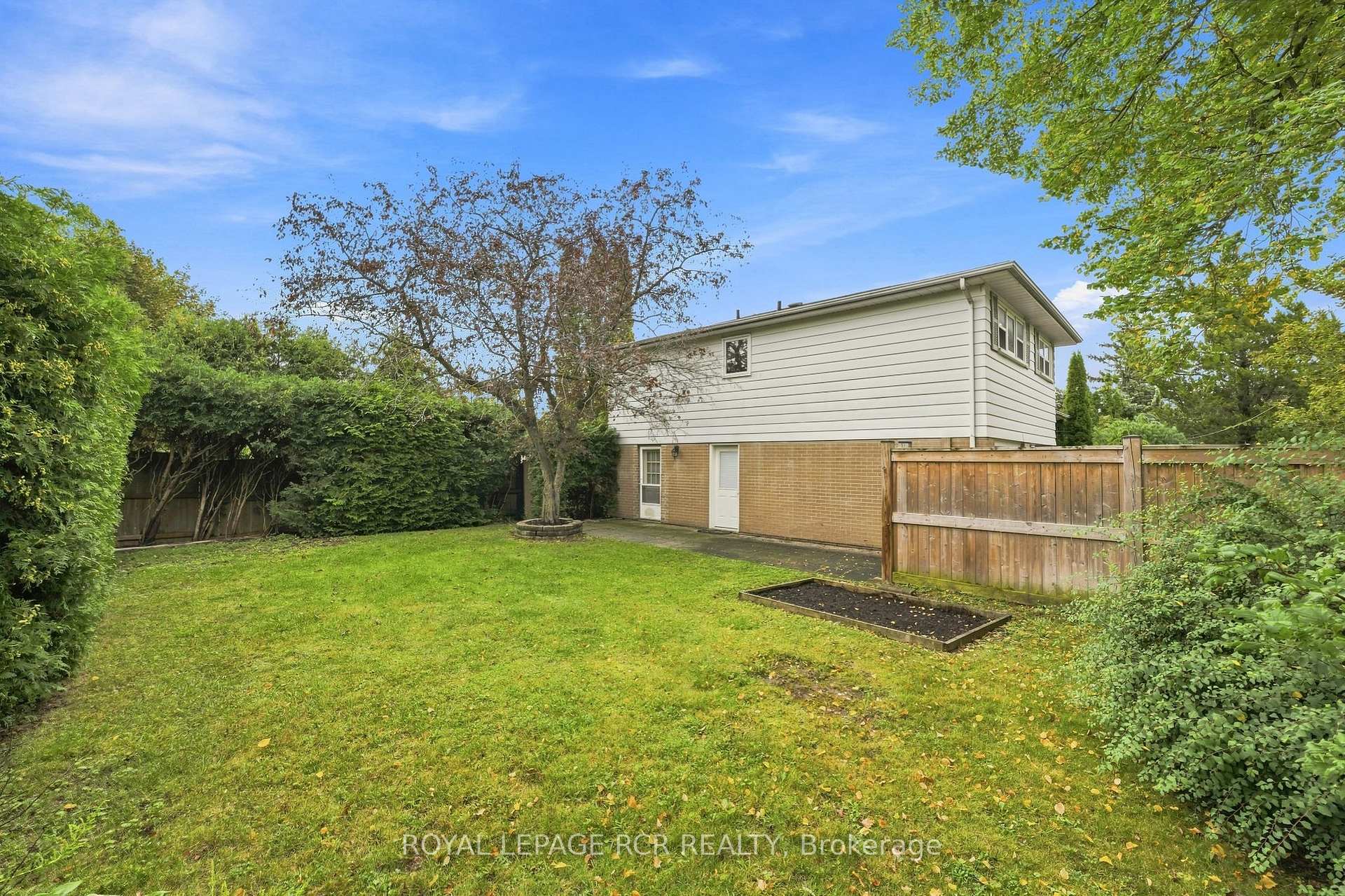 Photo 38 of 101 Hill Drive, Aurora, Aurora Heights — HOMEH