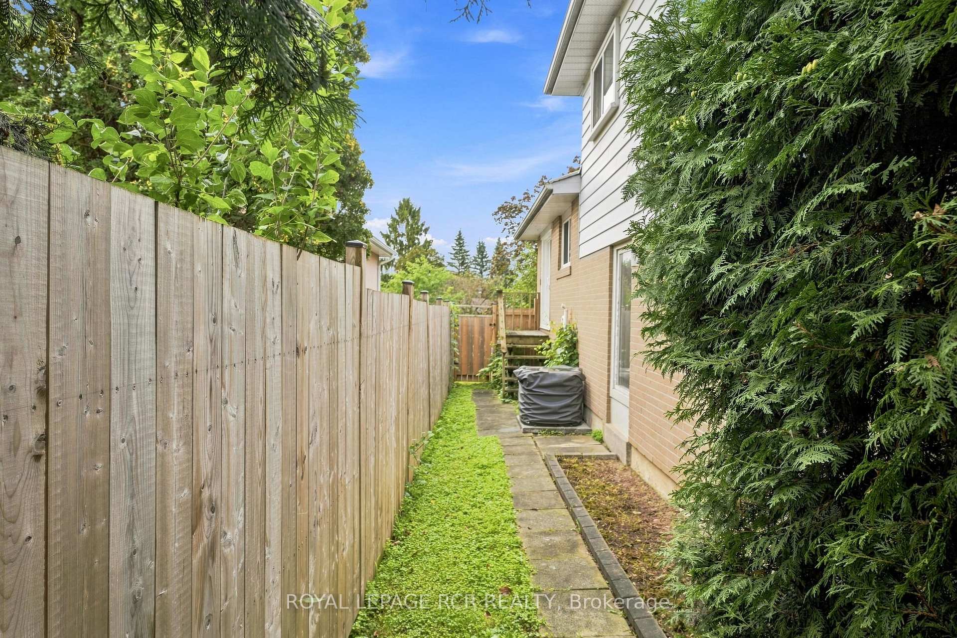 Photo 39 of 101 Hill Drive, Aurora, Aurora Heights — HOMEH