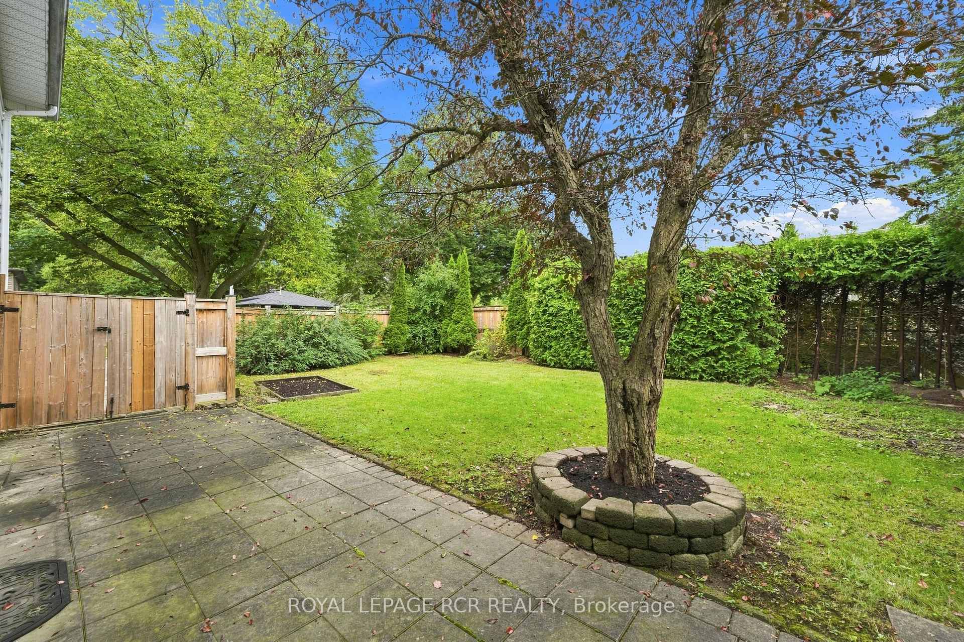 Photo 40 of 101 Hill Drive, Aurora, Aurora Heights — HOMEH
