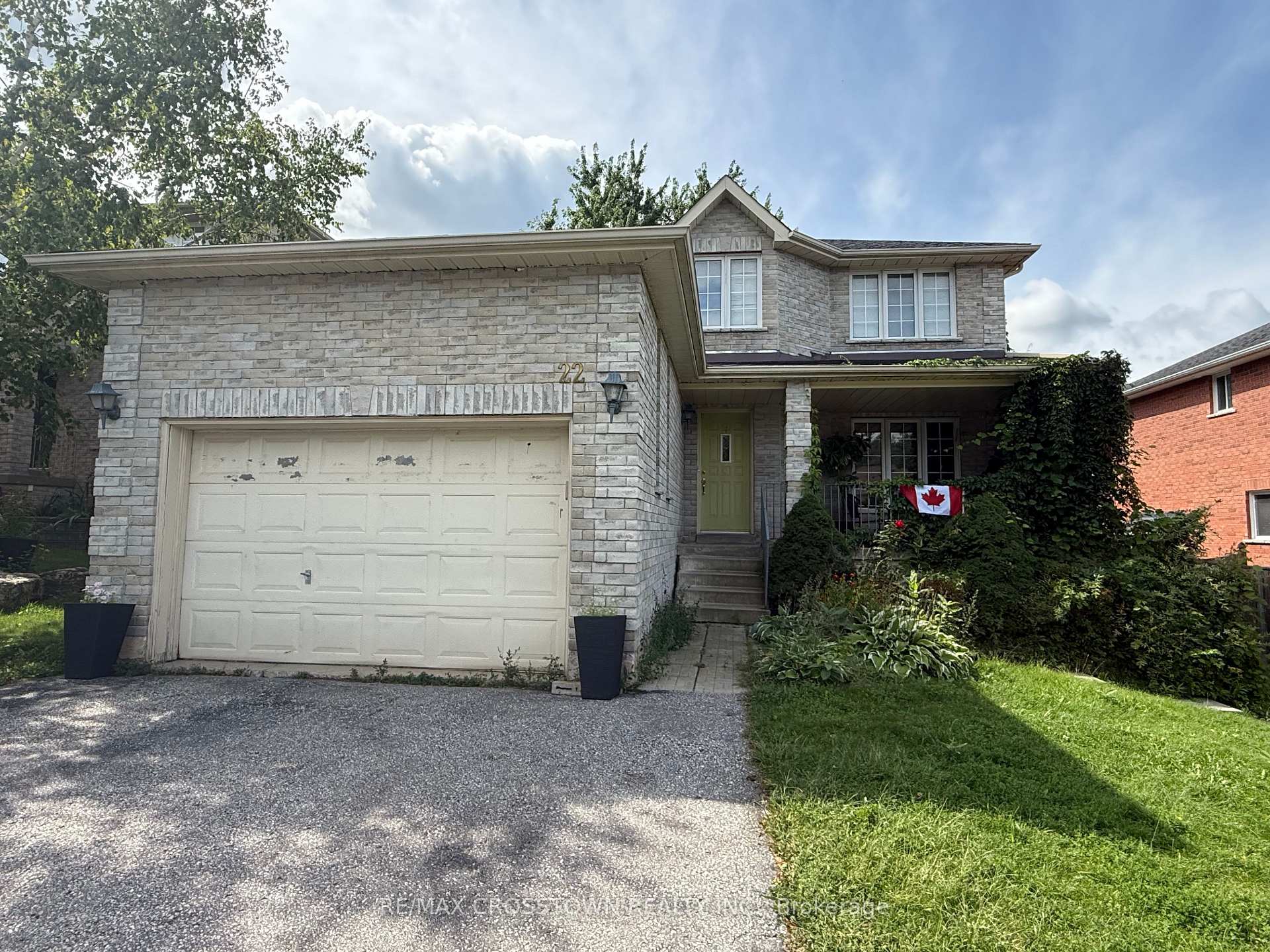 Photo 1 of Unit Upper, 22 Eaglestone Lane, Barrie, Ardagh — HOMEH