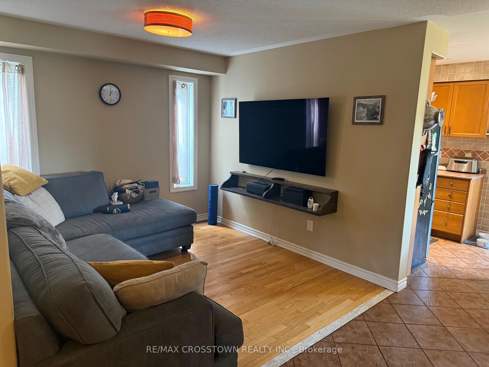 Photo 2 of Unit Upper, 22 Eaglestone Lane, Barrie, Ardagh — HOMEH