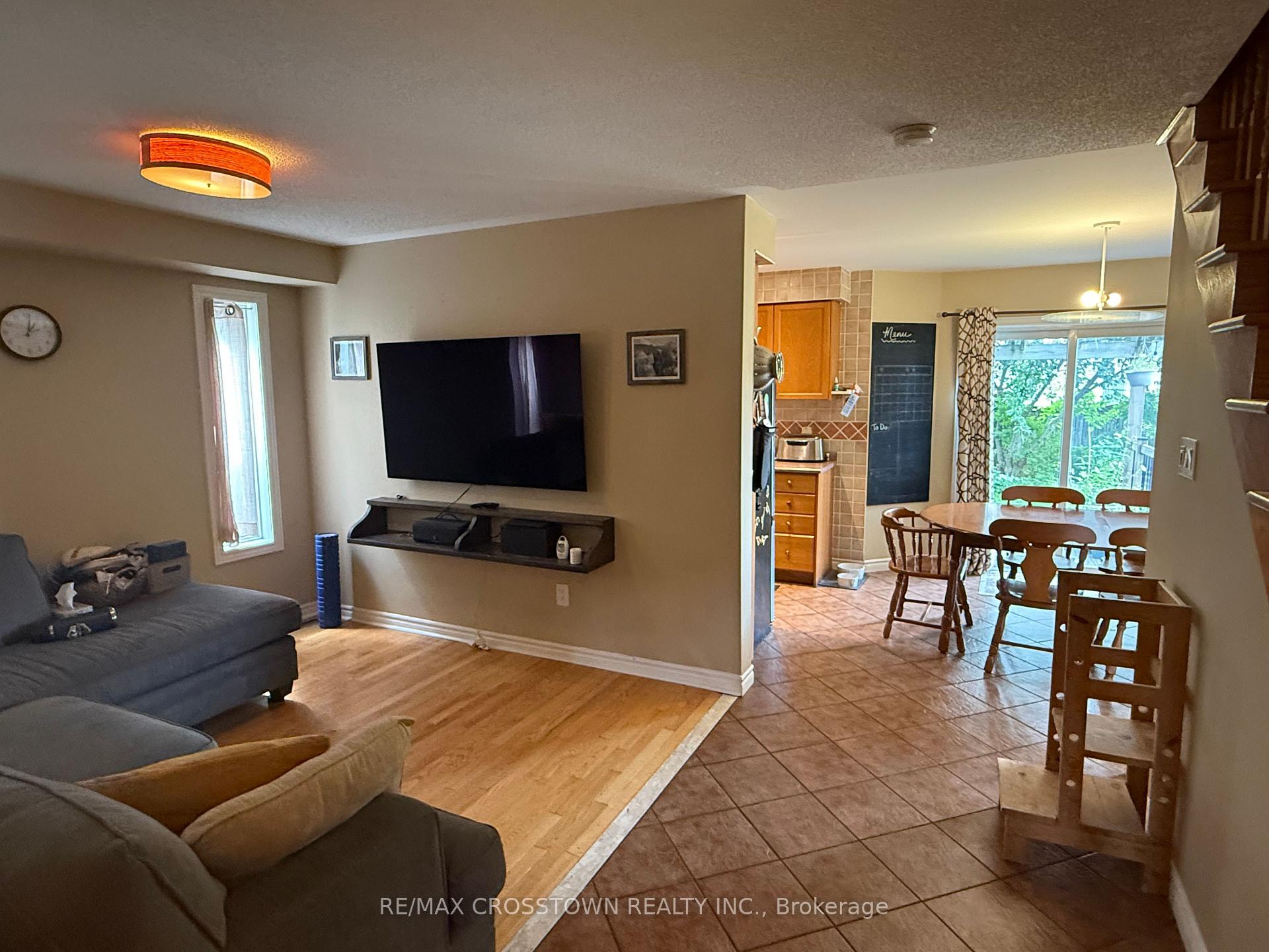 Photo 3 of Unit Upper, 22 Eaglestone Lane, Barrie, Ardagh — HOMEH