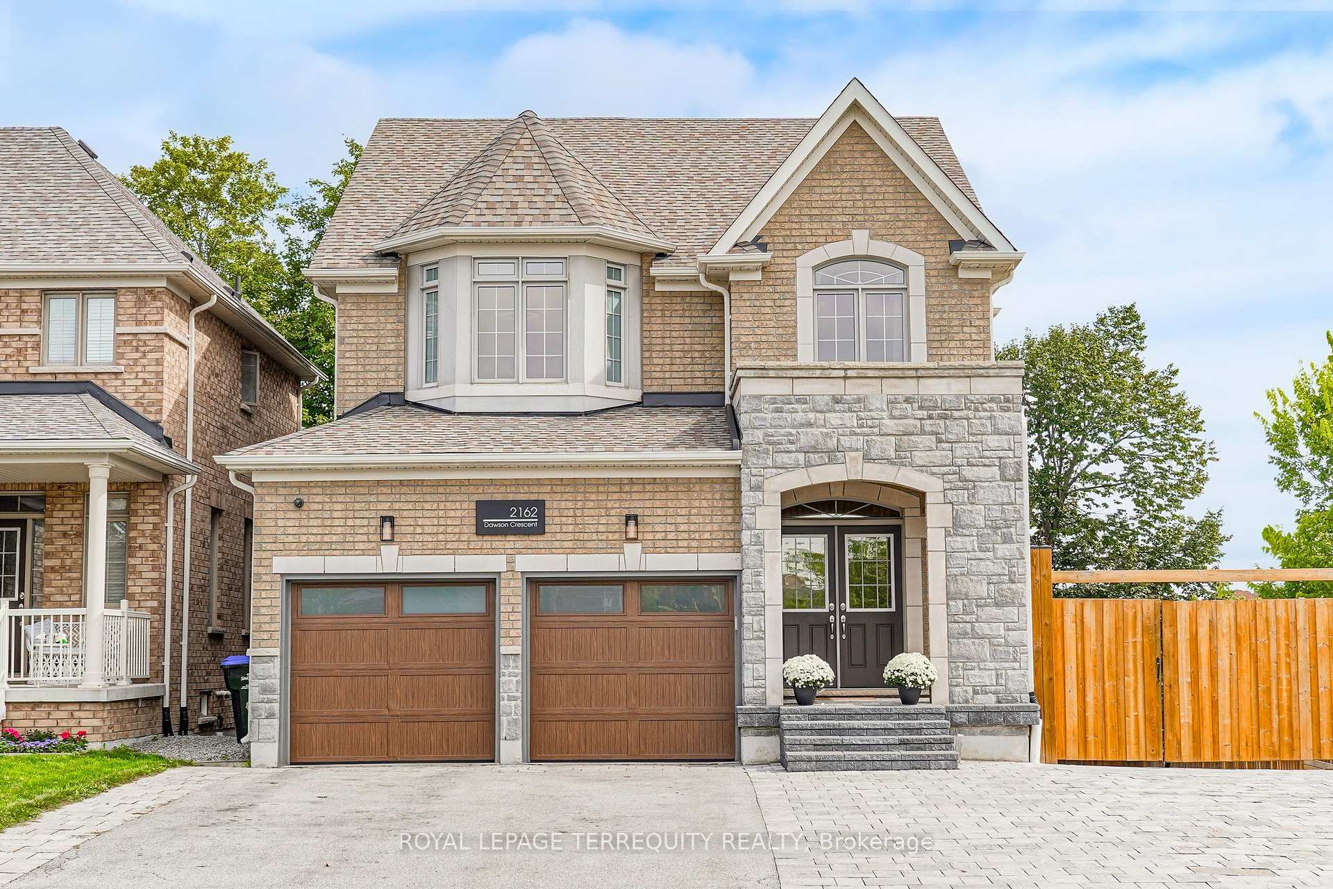 Photo 2 of 2162 Dawson Crescent, Innisfil, Alcona — HOMEH