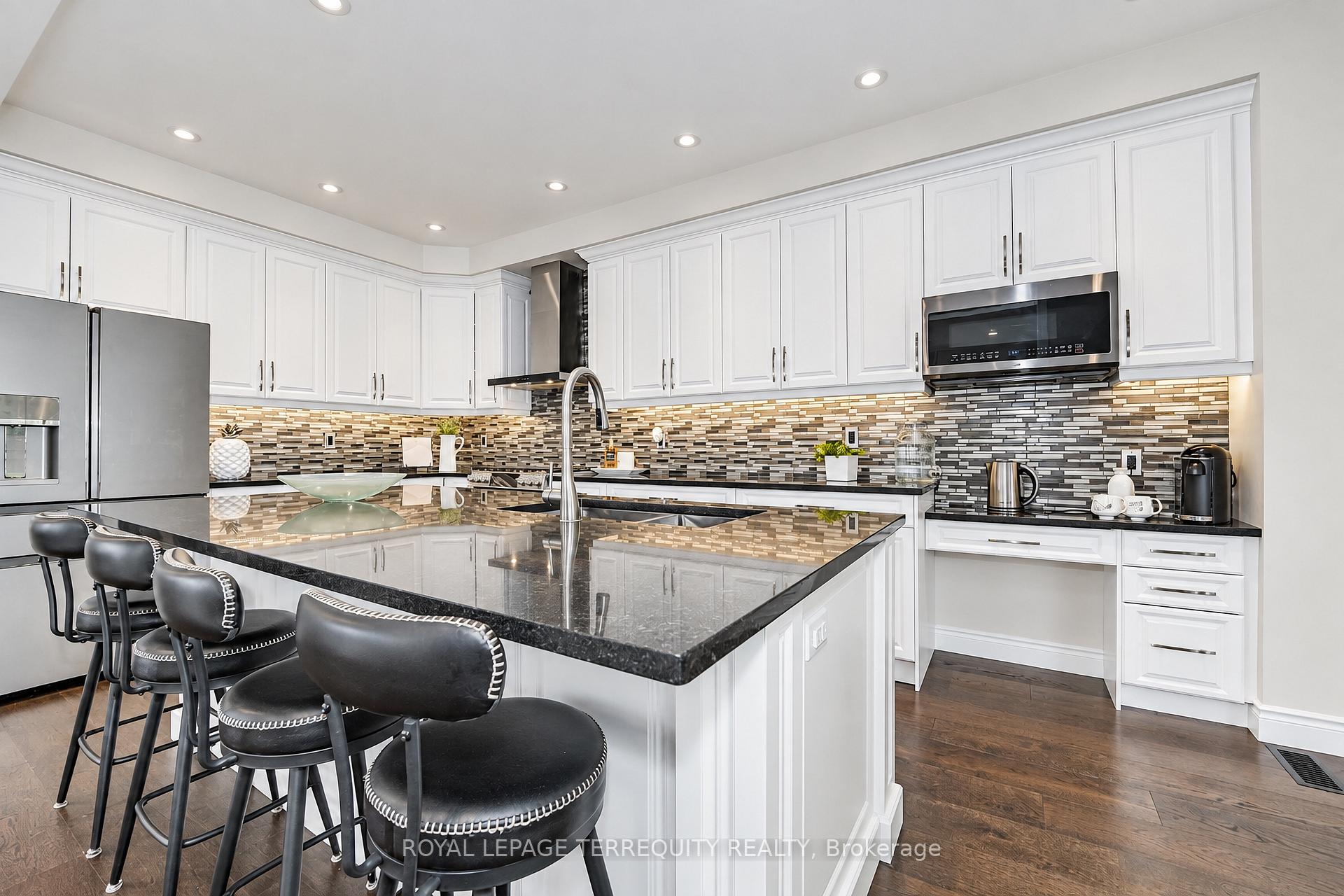 Photo 8 of 2162 Dawson Crescent, Innisfil, Alcona — HOMEH