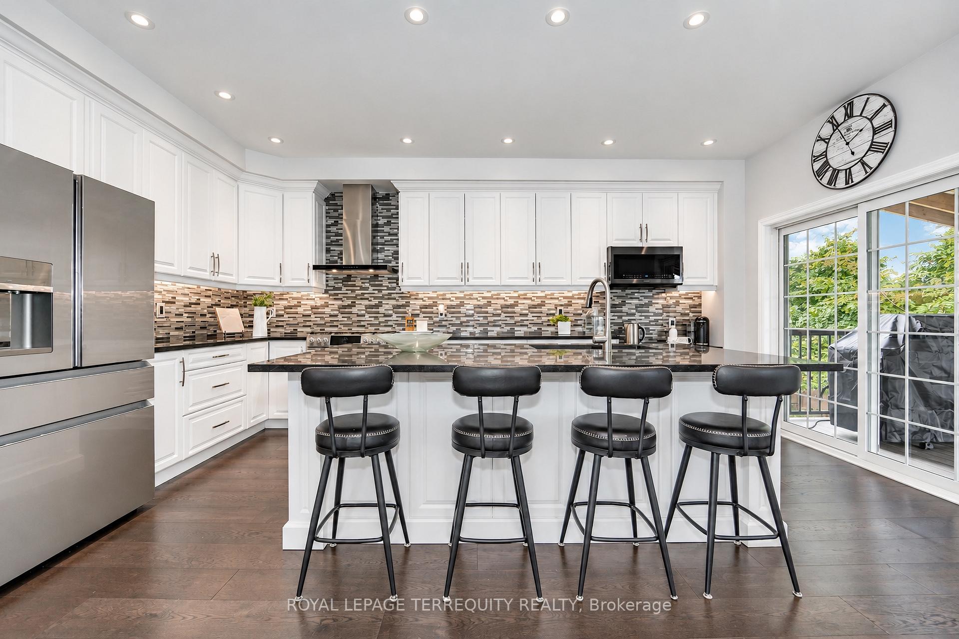 Photo 10 of 2162 Dawson Crescent, Innisfil, Alcona — HOMEH
