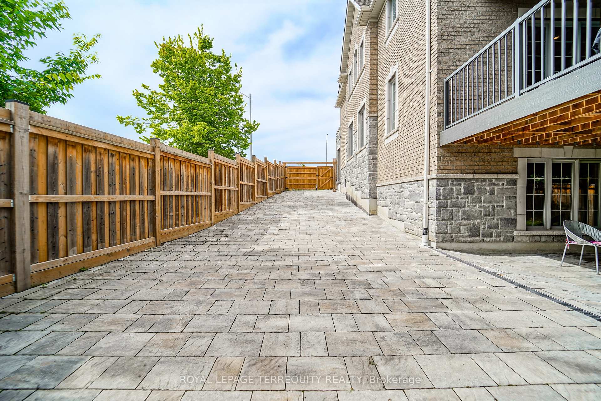 Photo 33 of 2162 Dawson Crescent, Innisfil, Alcona — HOMEH