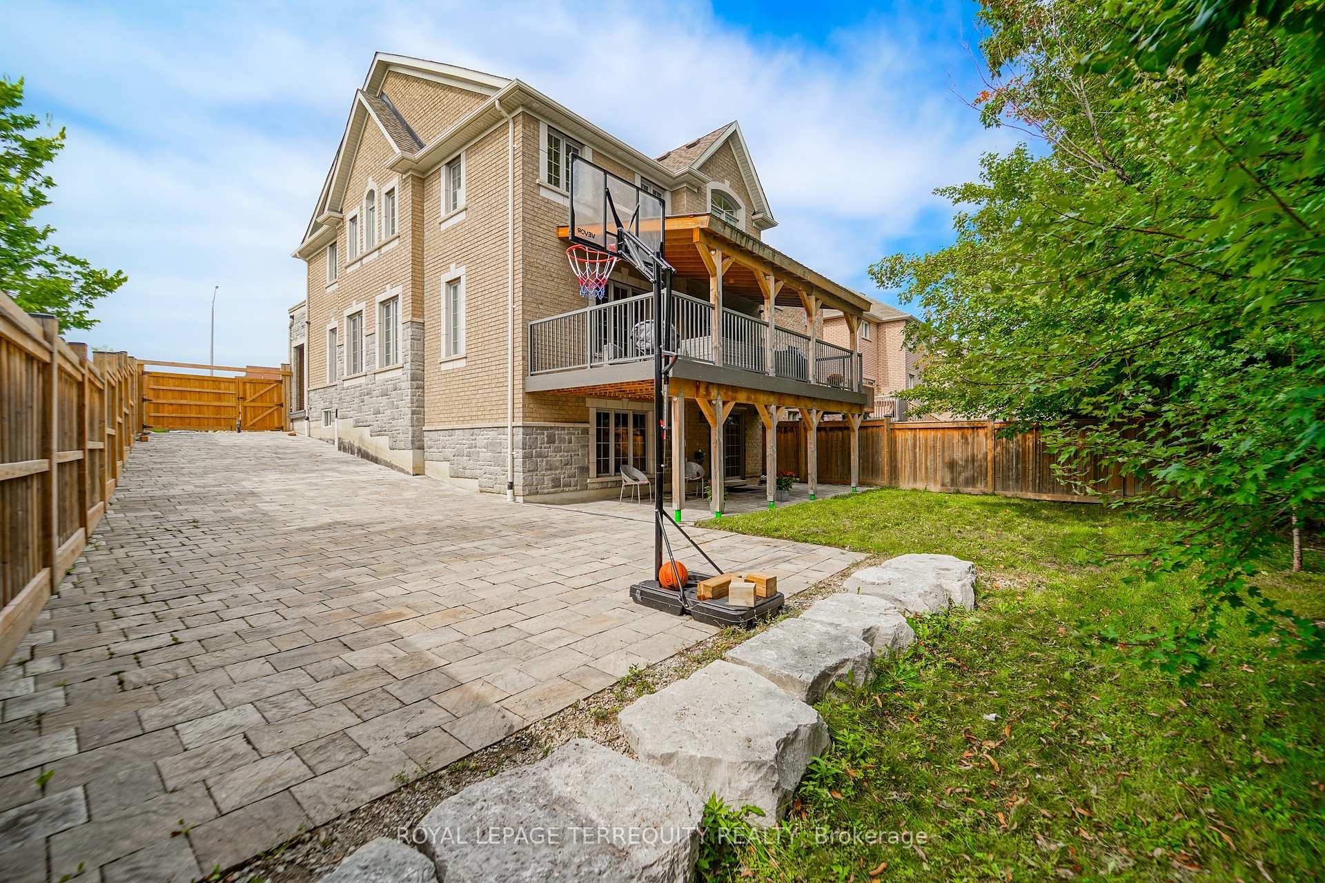 Photo 37 of 2162 Dawson Crescent, Innisfil, Alcona — HOMEH