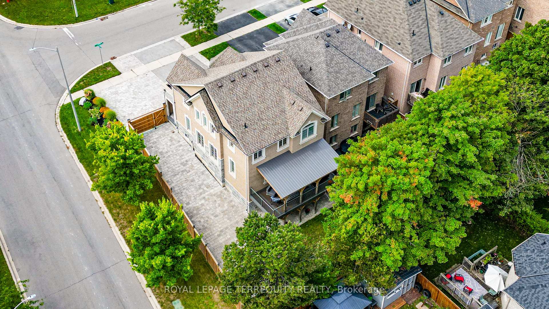 Photo 39 of 2162 Dawson Crescent, Innisfil, Alcona — HOMEH