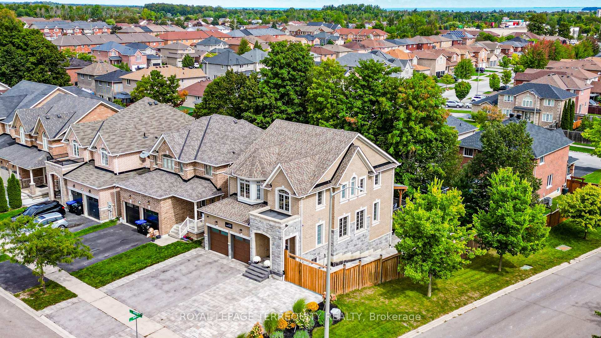 Photo 43 of 2162 Dawson Crescent, Innisfil, Alcona — HOMEH